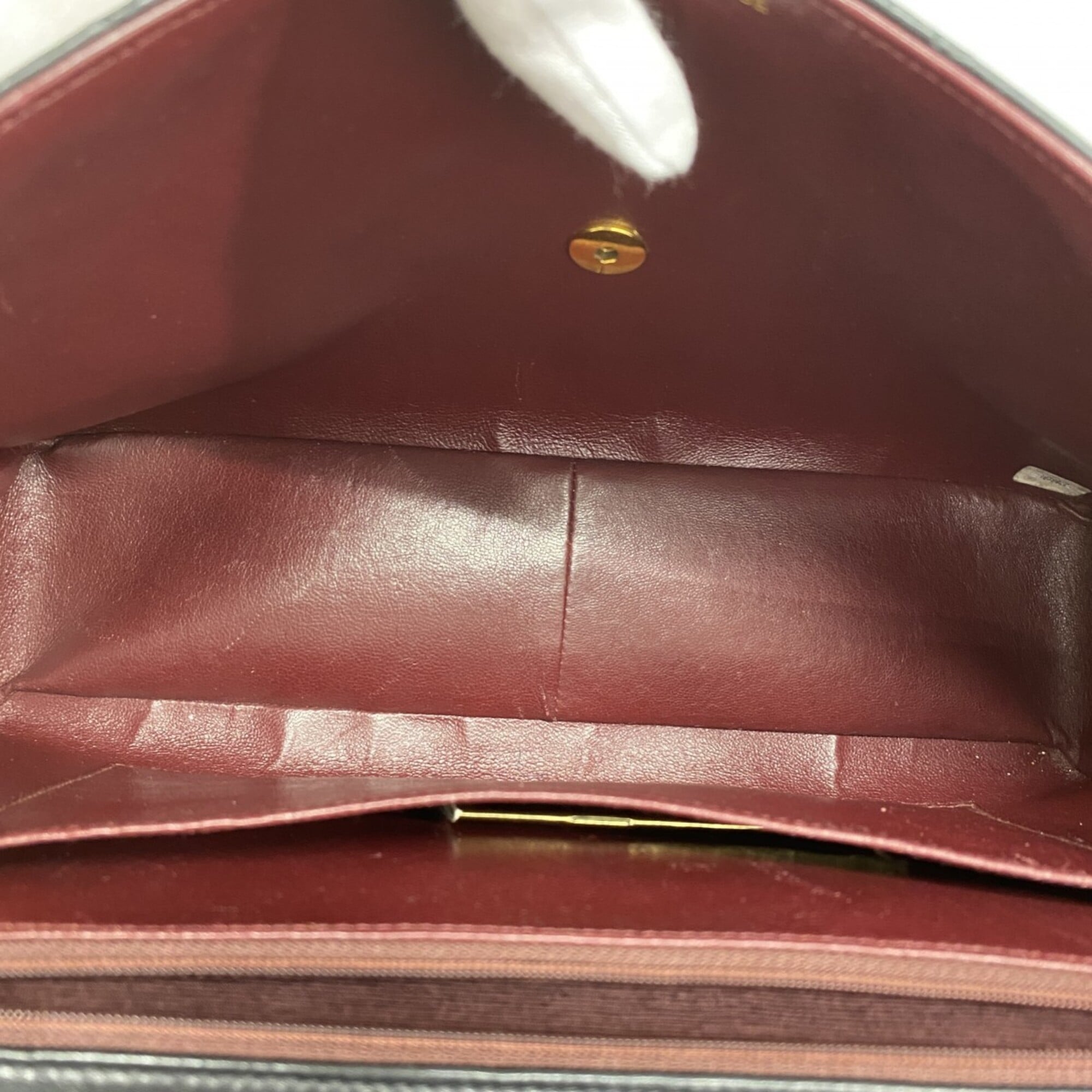 Chanel Black Leather Shoulder Bag (Pre-Owned)