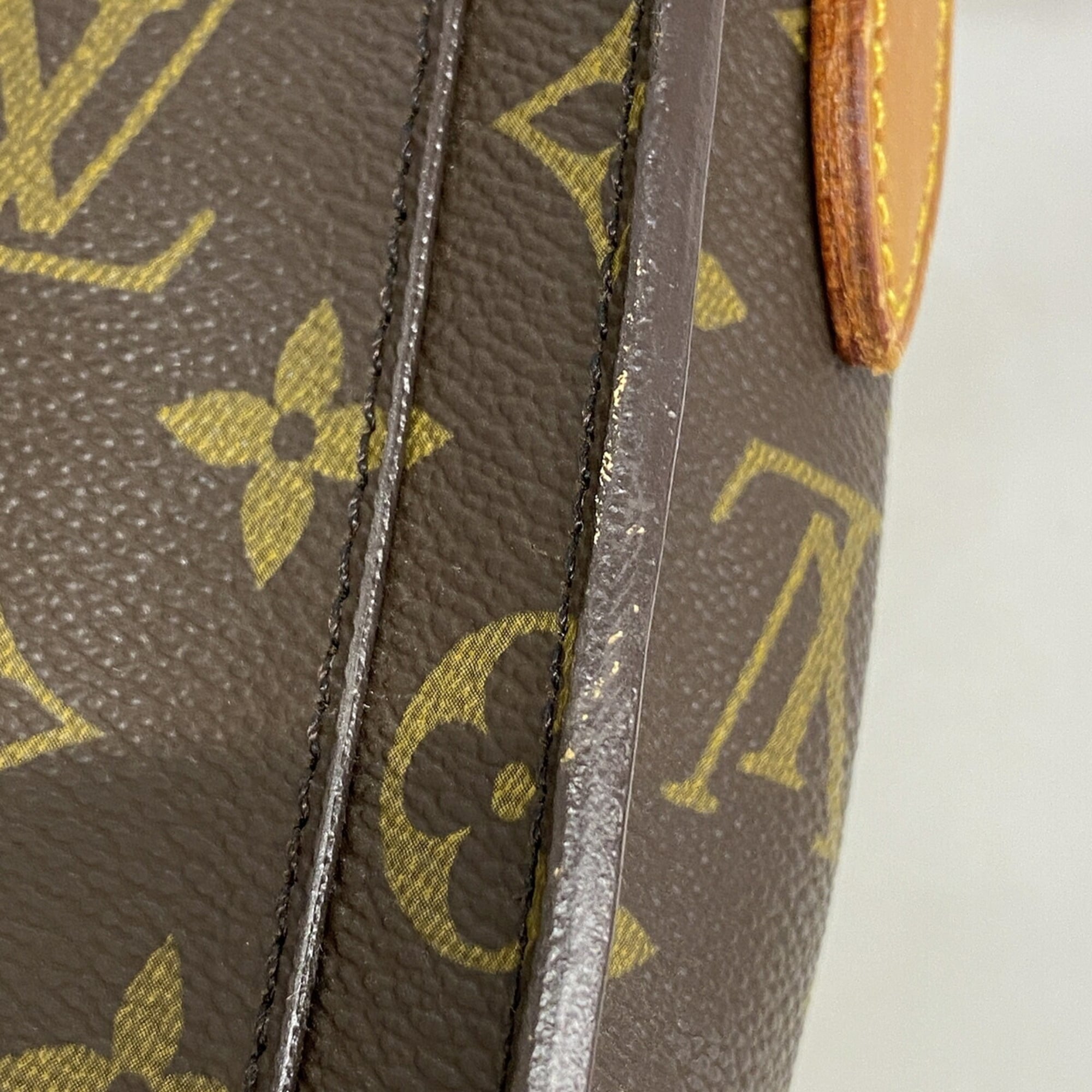 Louis Vuitton Brown Shoulder Bag (Pre-Owned)
