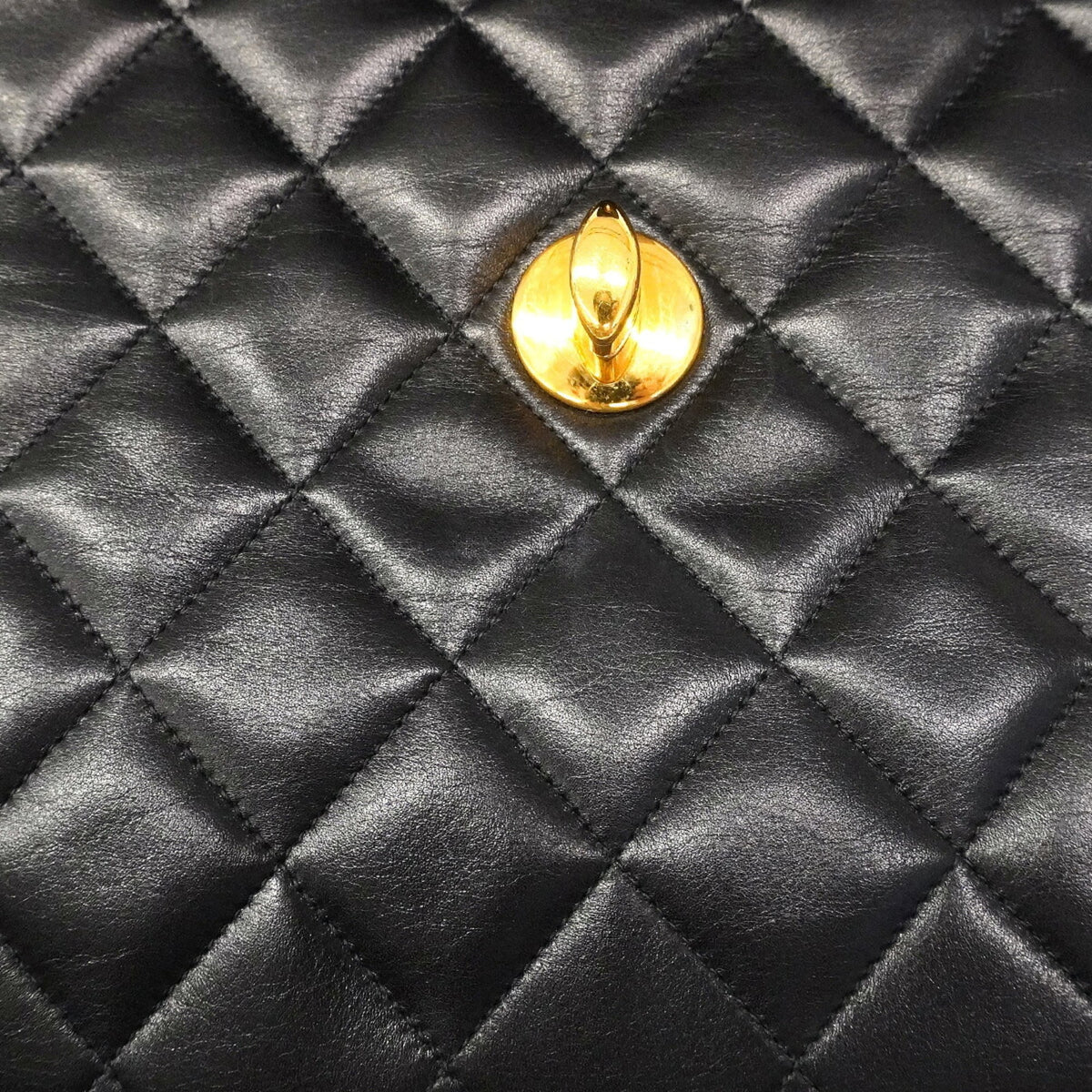 Chanel Black Leather Shoulder Bag (Pre-Owned)