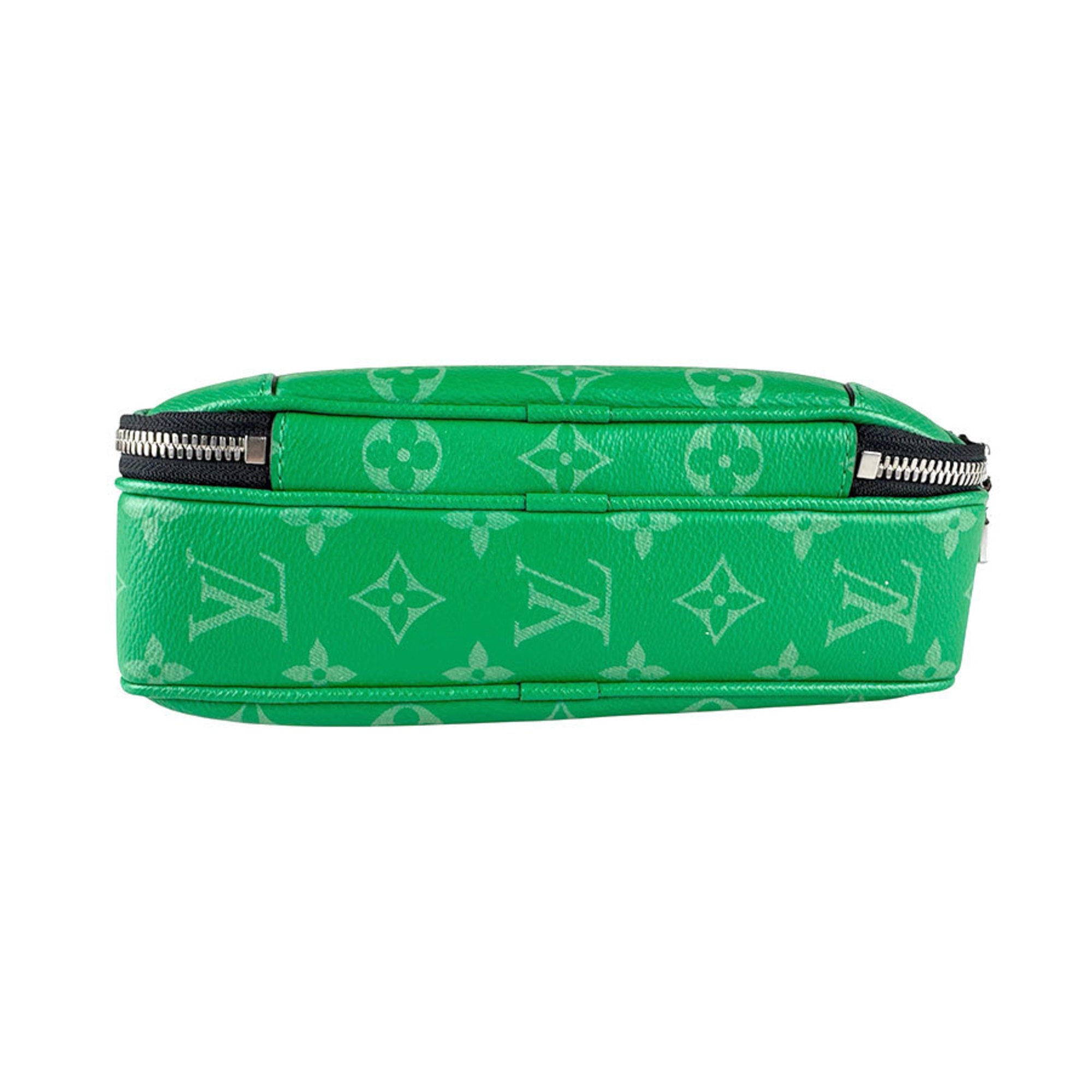Louis Vuitton Vert Taigarama Shoulder Bag (Pre-Owned)