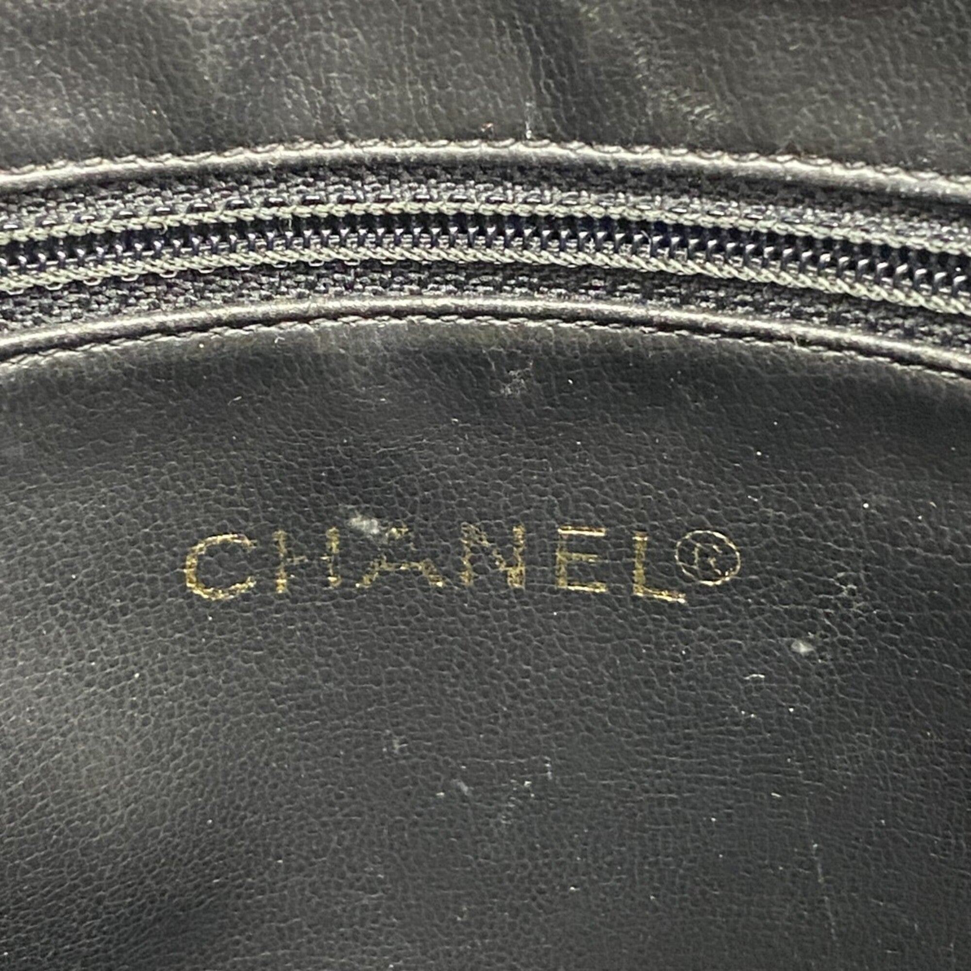 Chanel Black Grained Calfskin Shoulder Bag (Pre-Owned)