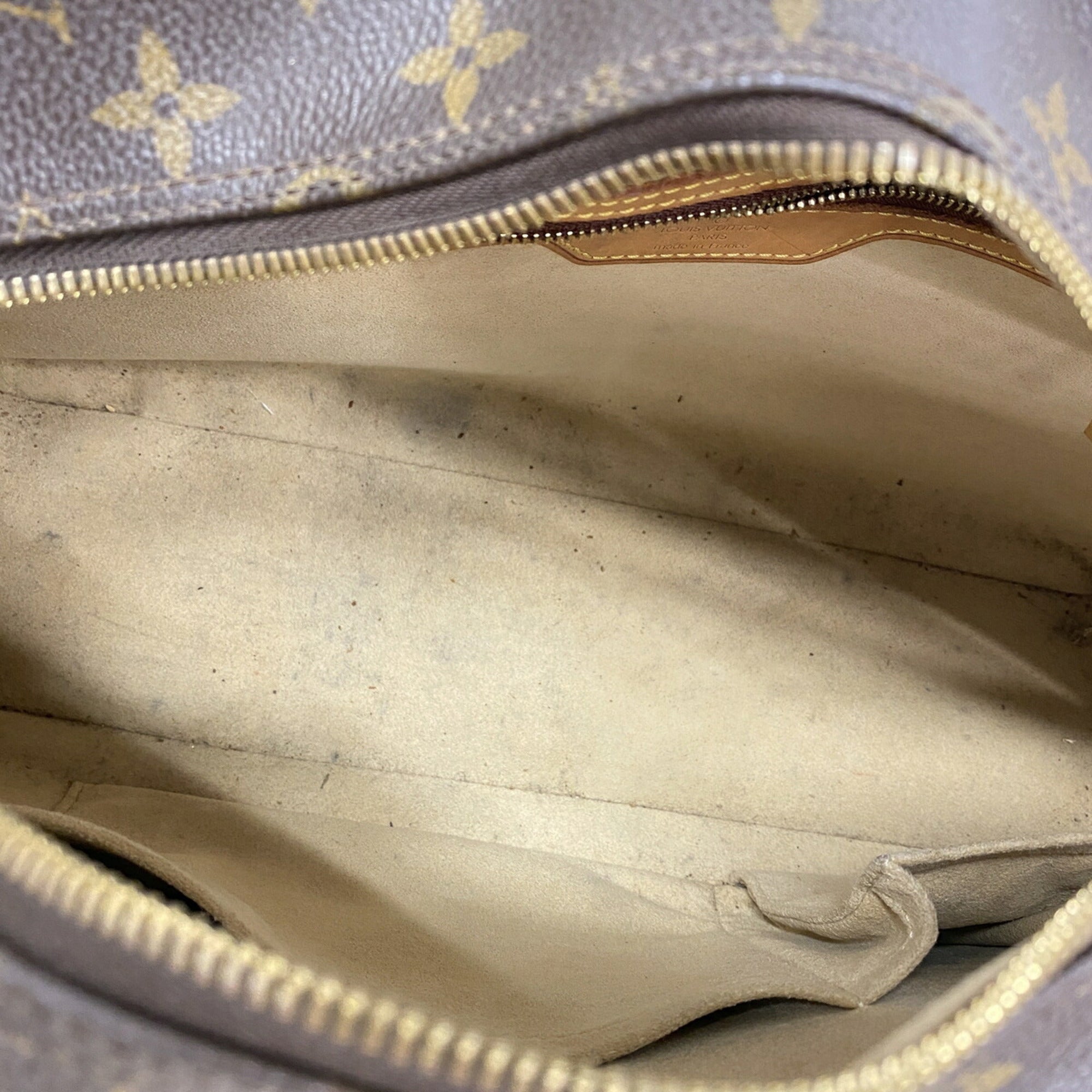 Louis Vuitton Brown Shoulder Bag (Pre-Owned)