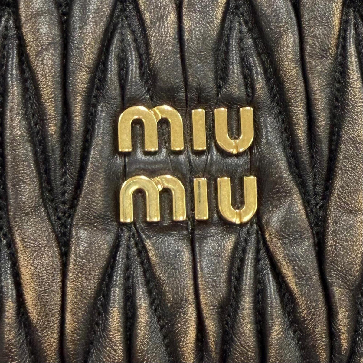 Miu Miu Leather Shoulder Bag (Pre-Owned)