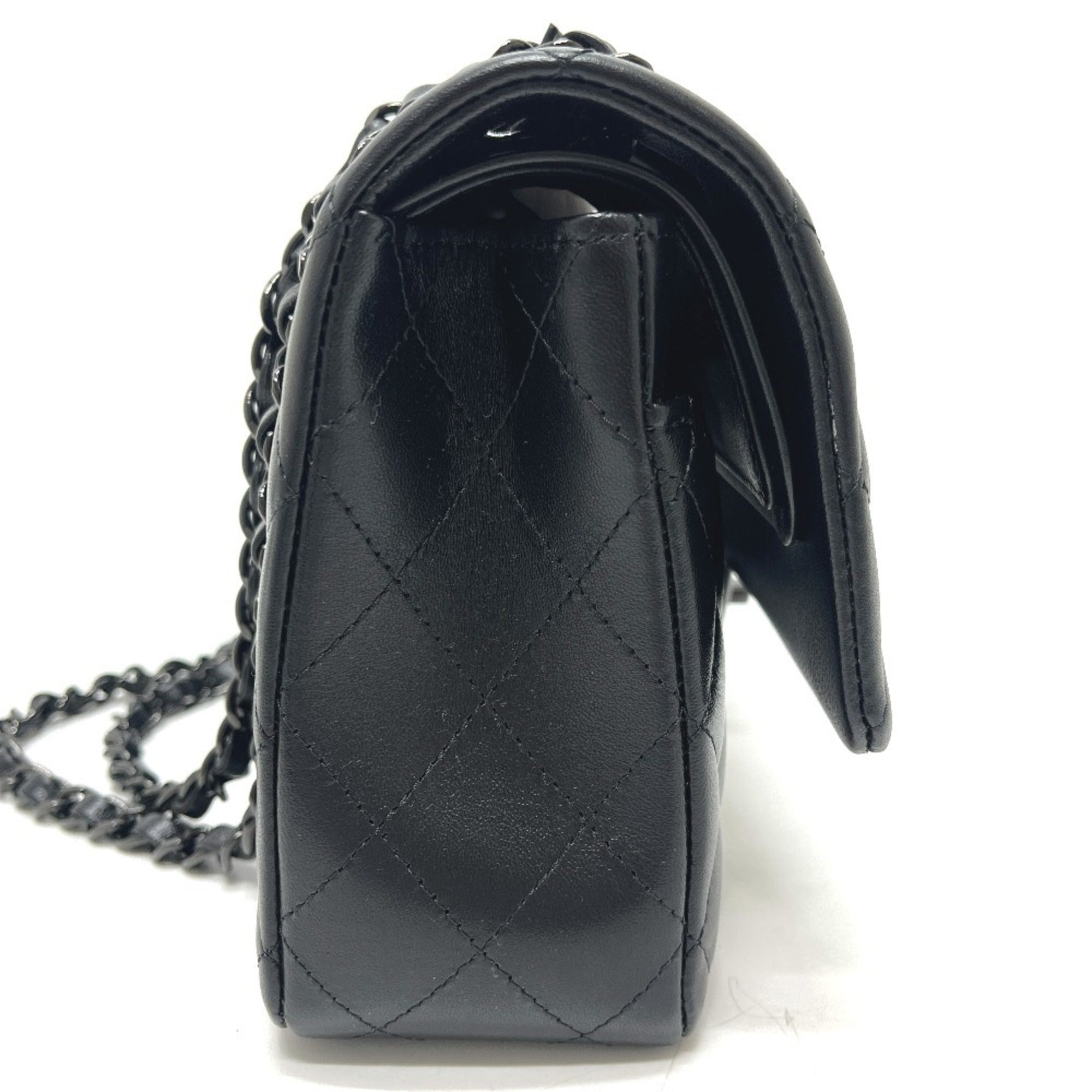 Chanel Black Leather Shoulder Bag (Pre-Owned)