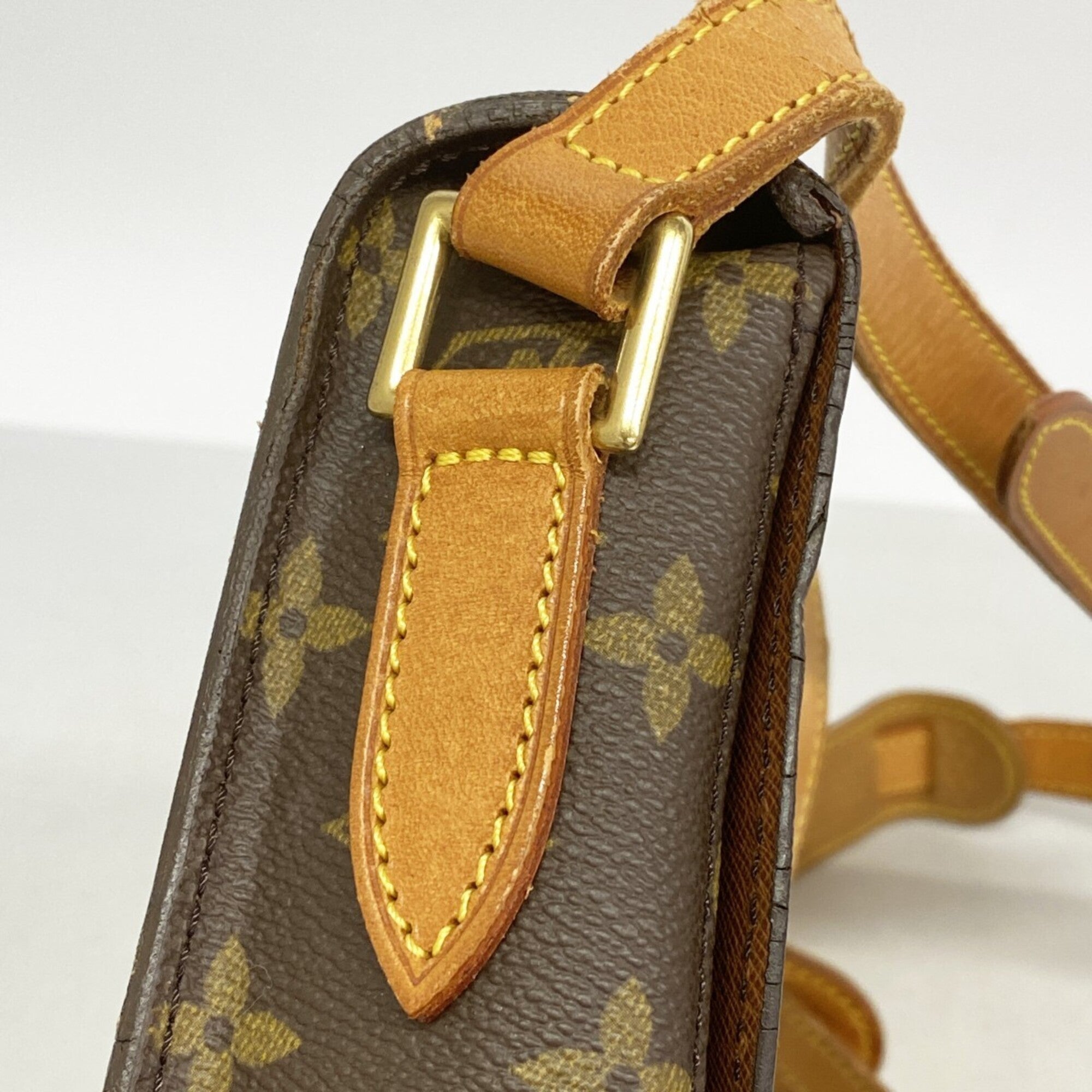 Louis Vuitton Brown Shoulder Bag (Pre-Owned)