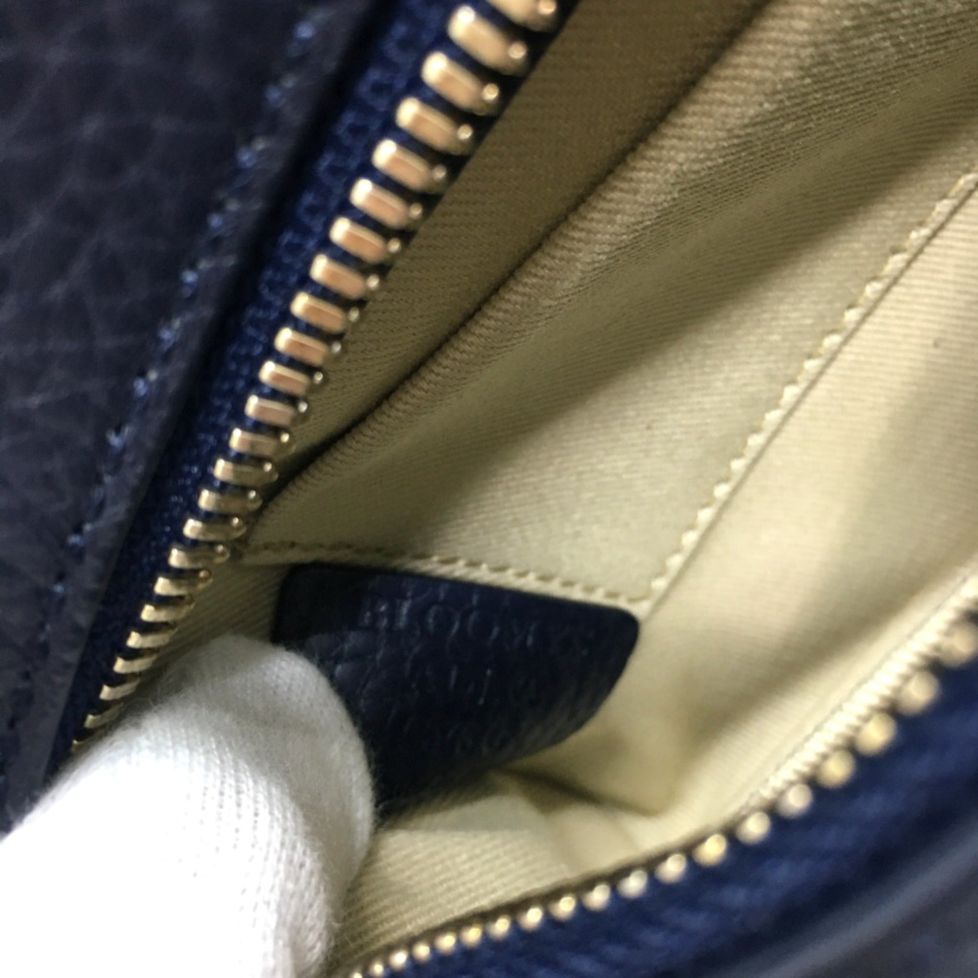 Bally Navy Leather Shoulder Bag (Pre-Owned)