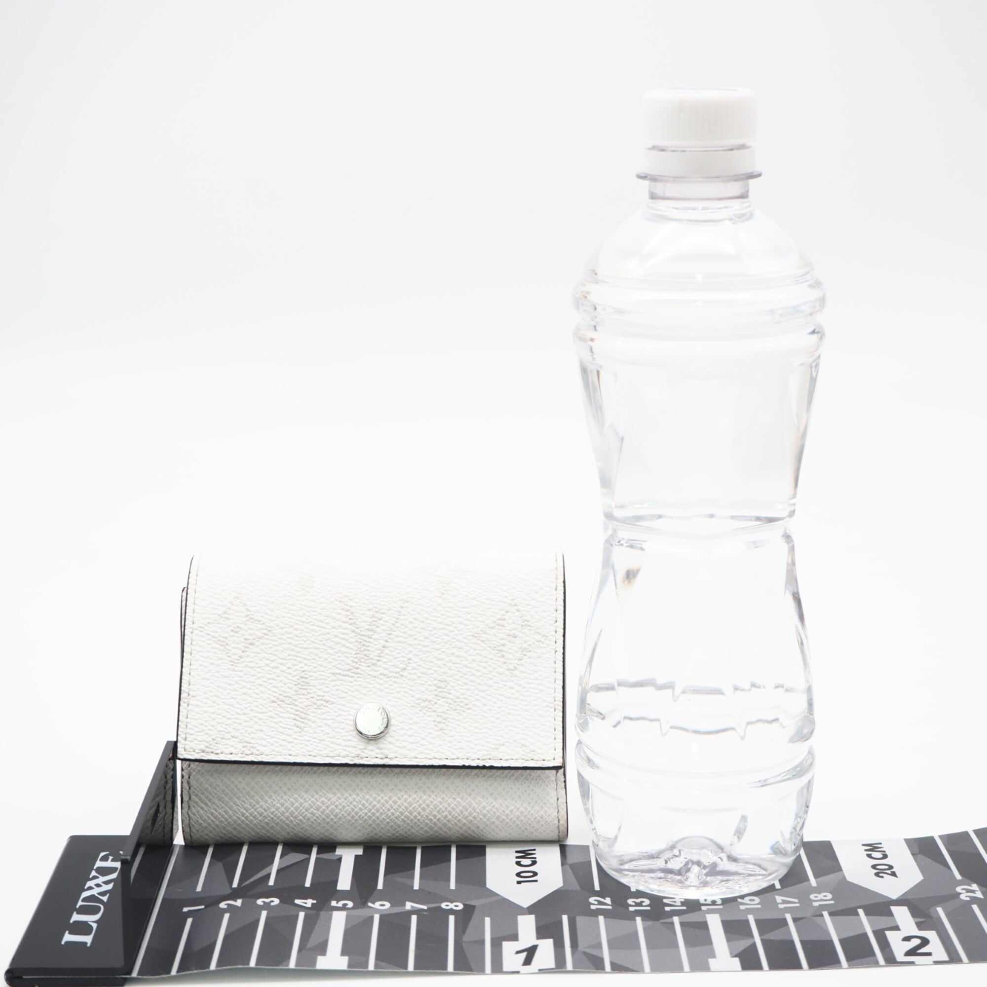Louis Vuitton Taigarama Gray White Coated Canvas Leather Wallet (Tri-Fold) (Pre-Owned)