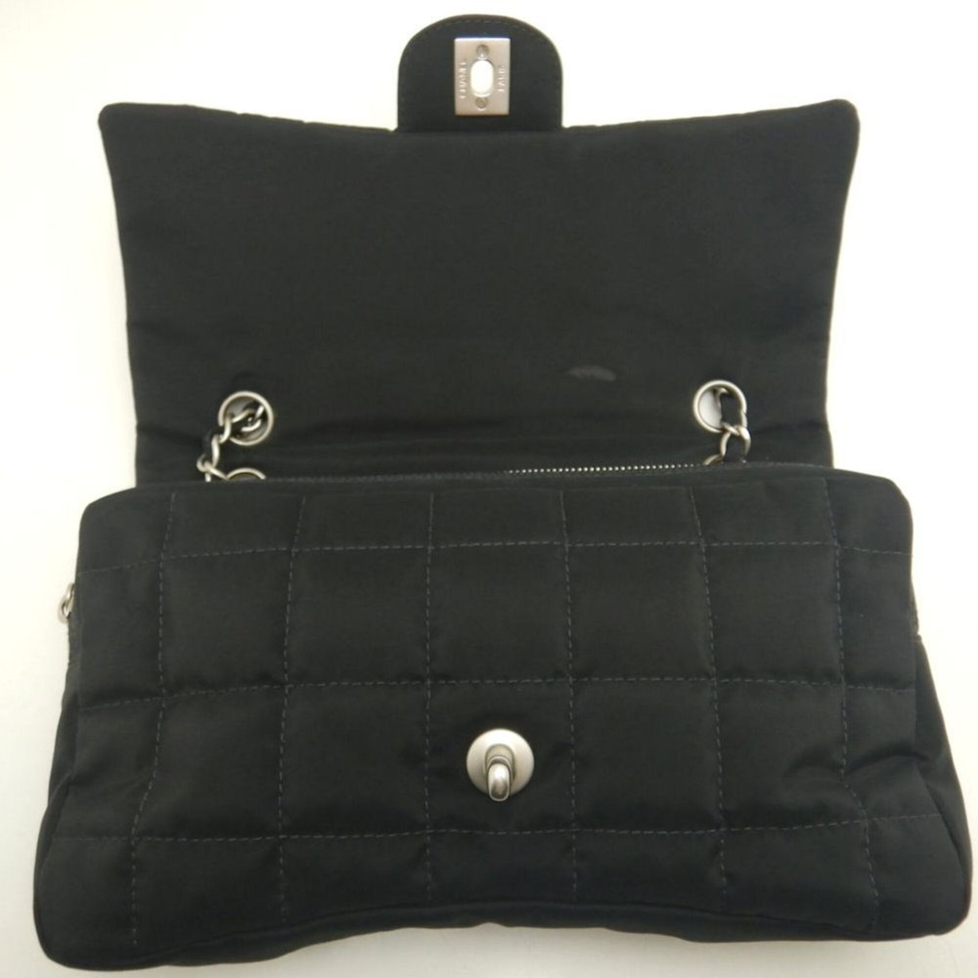 Chanel Chocolate Bar Black Nylon Canvas Shoulder Bag (Pre-Owned)