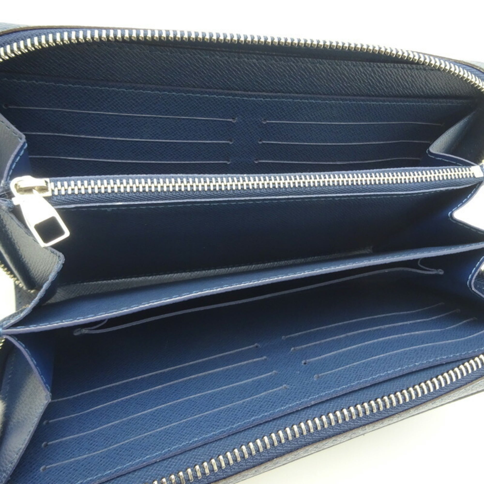 Louis Vuitton Taiga Blue Ocean Taiga Leather Pochette (Pre-Owned)
