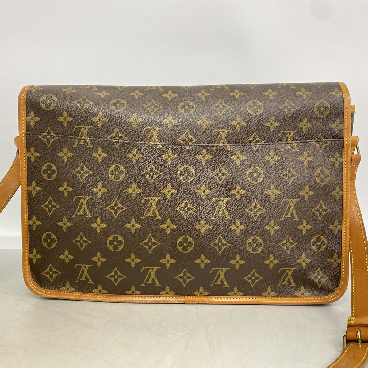 Louis Vuitton Brown Shoulder Bag (Pre-Owned)