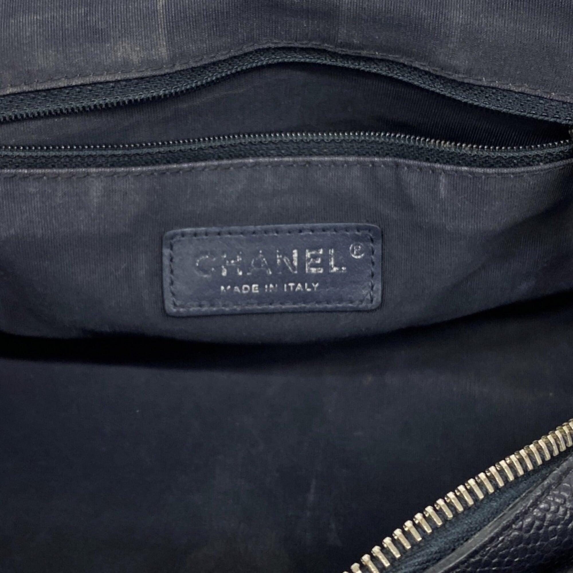 Chanel Black Grained Calfskin Handbag (Pre-Owned)