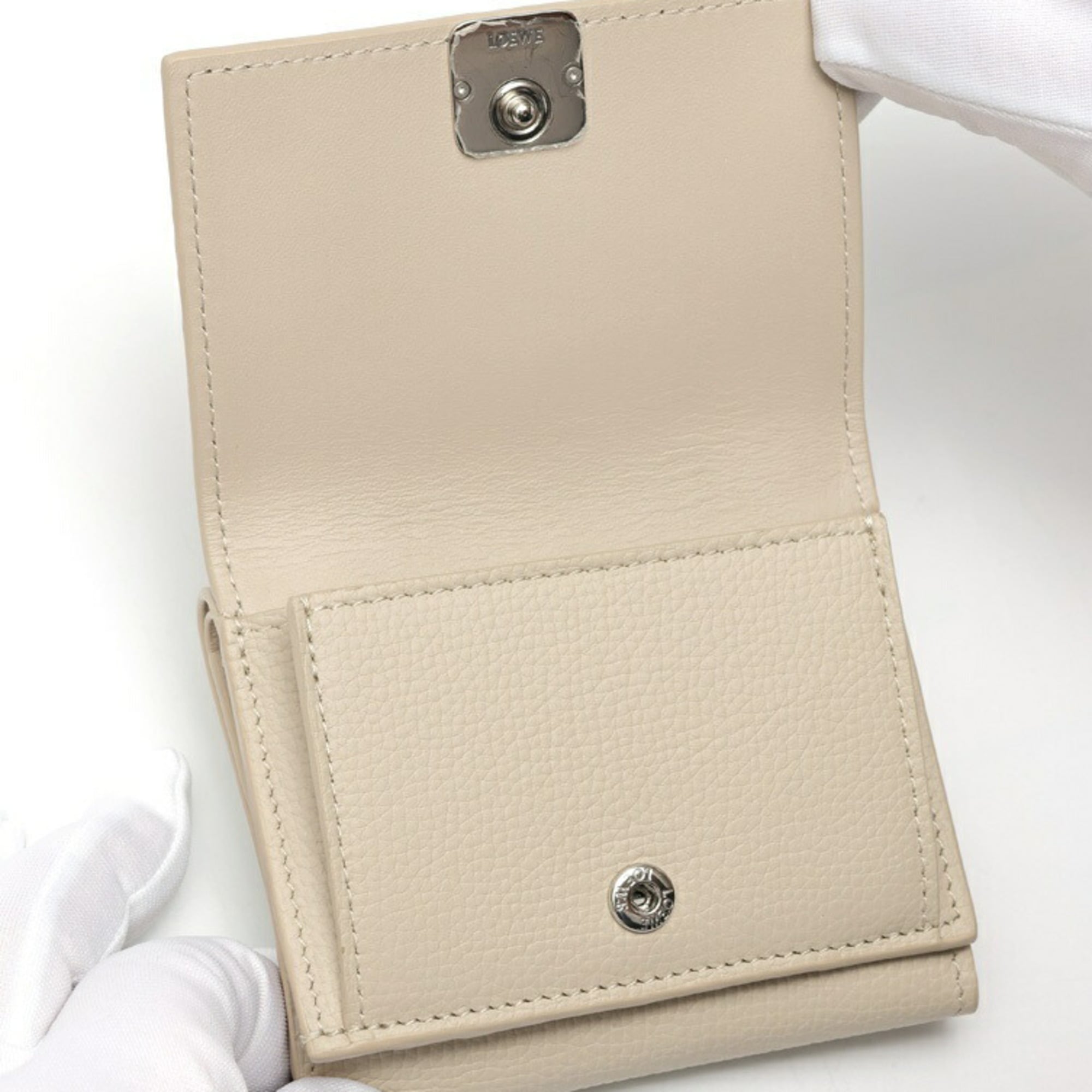 Loewe Grayish Leather Wallet (Tri-Fold) (Pre-Owned)