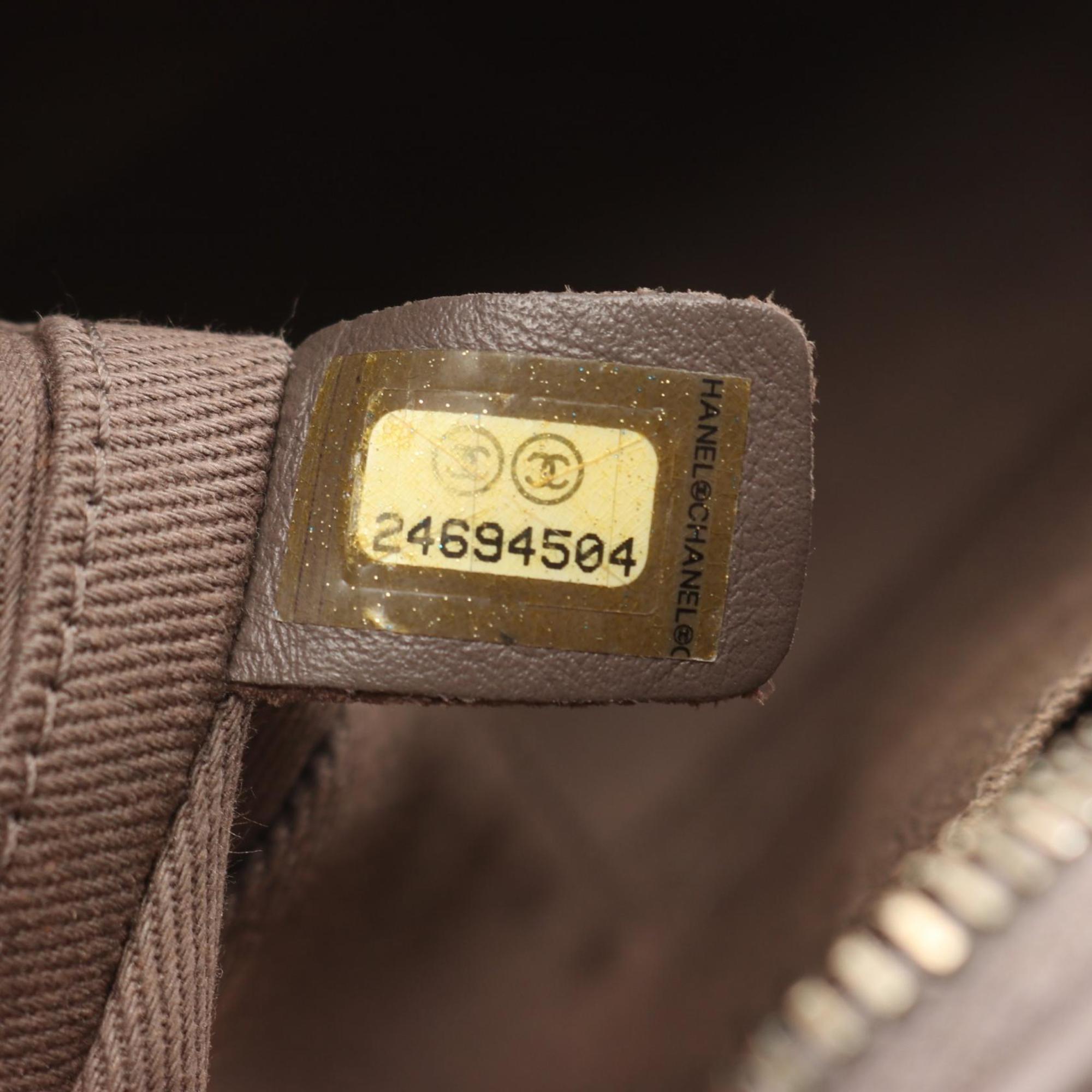 Chanel Gray Leather Shoulder Bag (Pre-Owned)