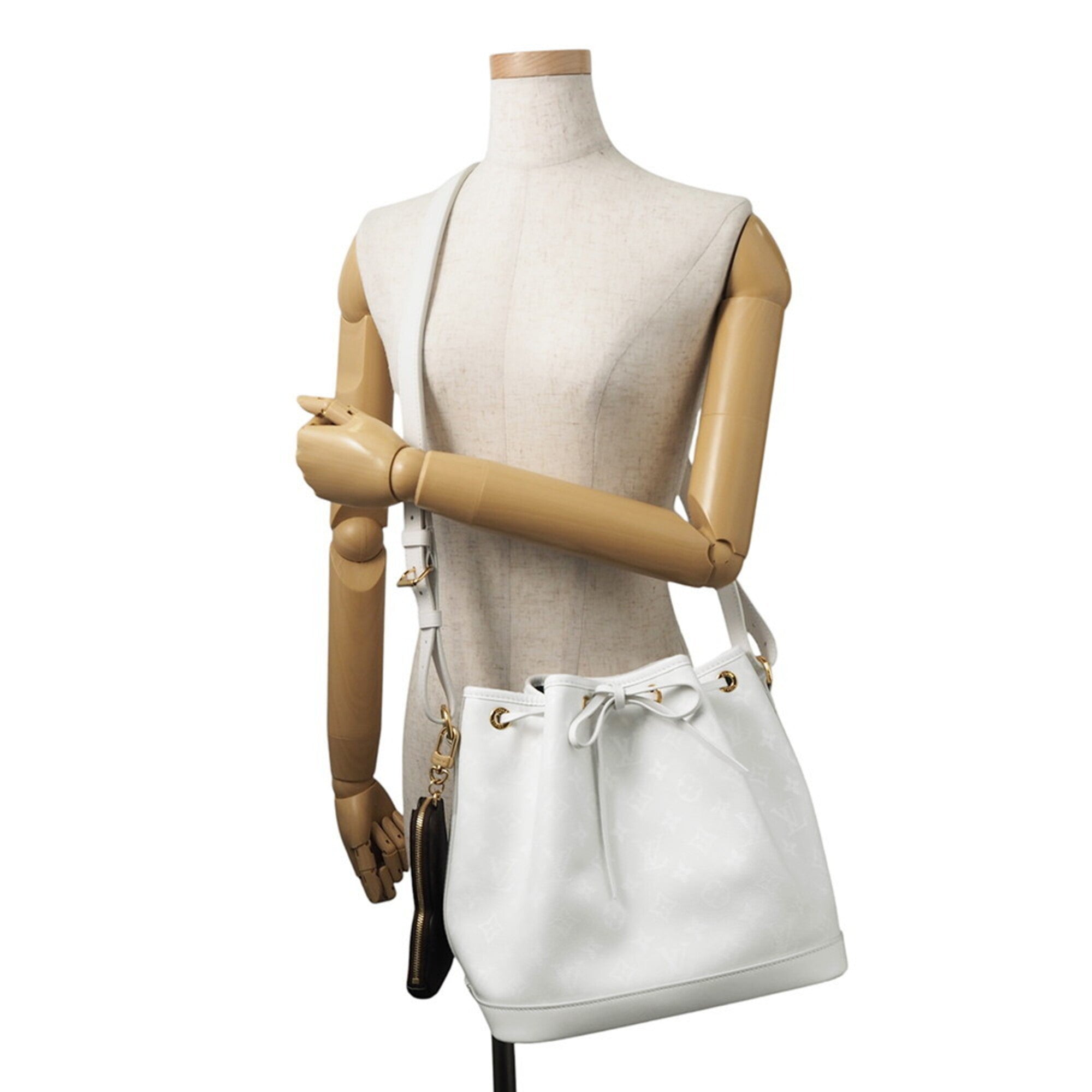 Louis Vuitton Monogram White Leather Monogram Handbag Shoulder Bag (Pre-Owned)