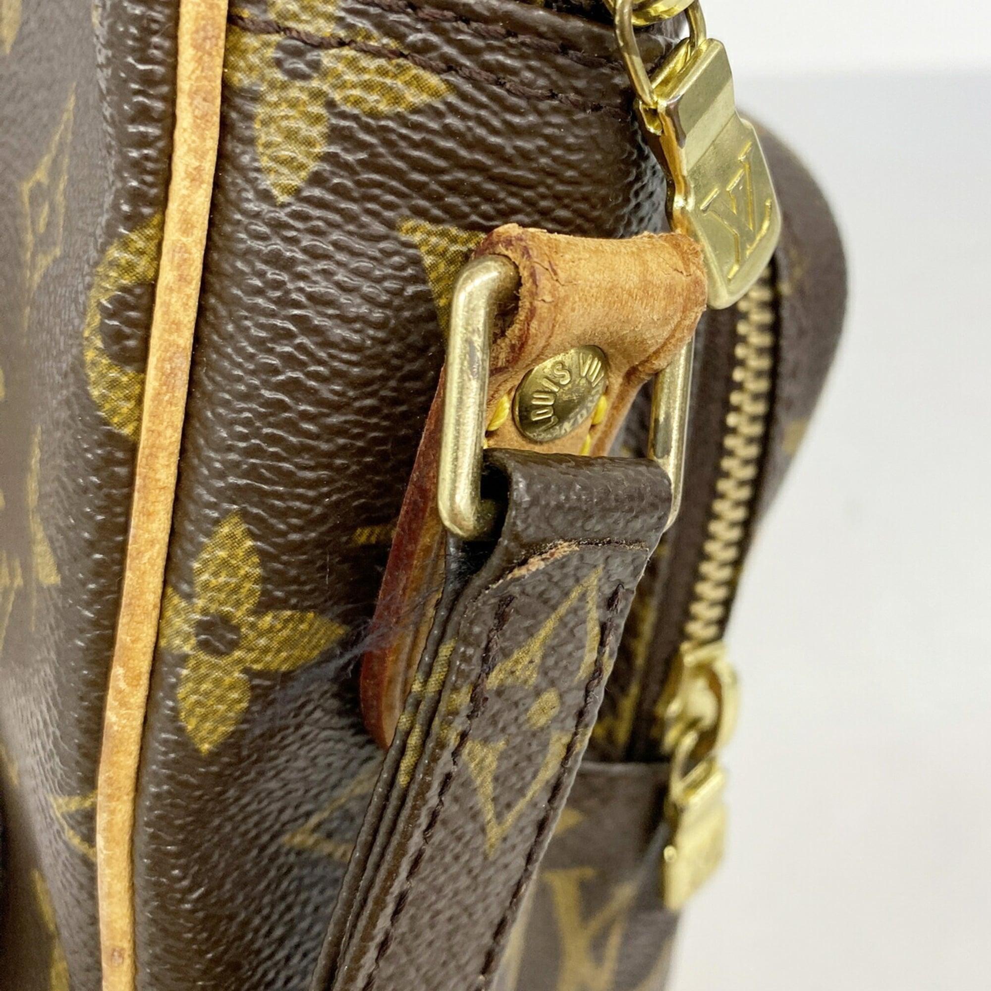 Louis Vuitton Brown Shoulder Bag (Pre-Owned)