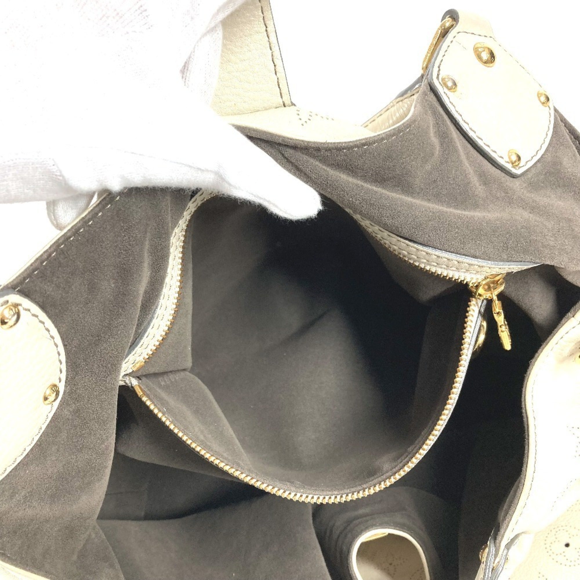 Louis Vuitton Mahina White Mahina Leather Handbag Shoulder Bag (Pre-Owned)