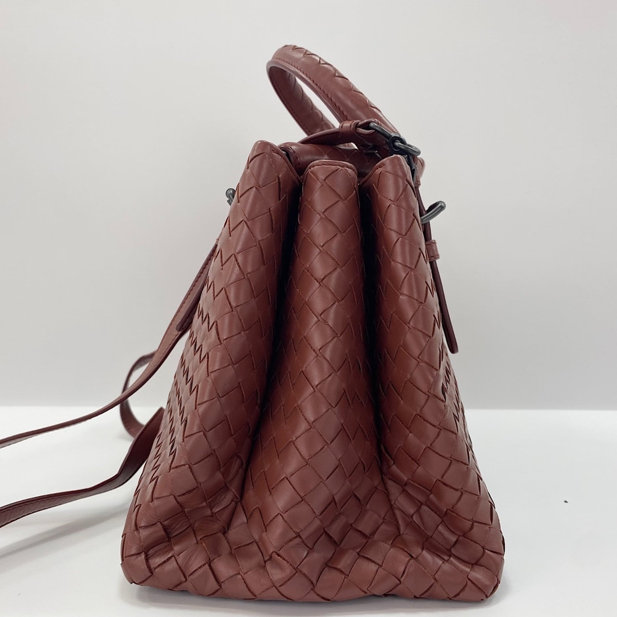 Bottega Veneta Intrecciato Wine Intrecciato Handbag (Pre-Owned)