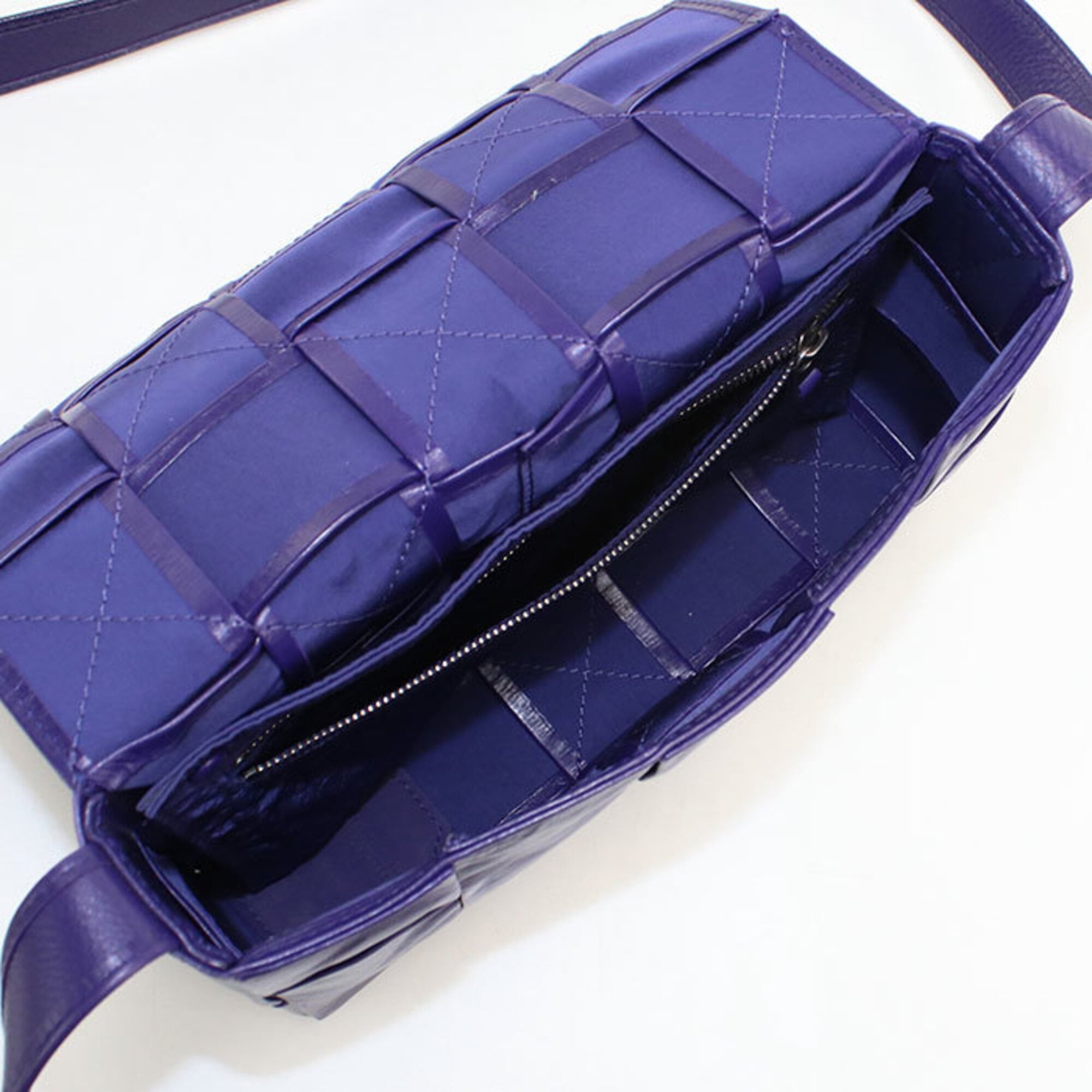 Bottega Veneta Purple Leather Shoulder Bag (Pre-Owned)