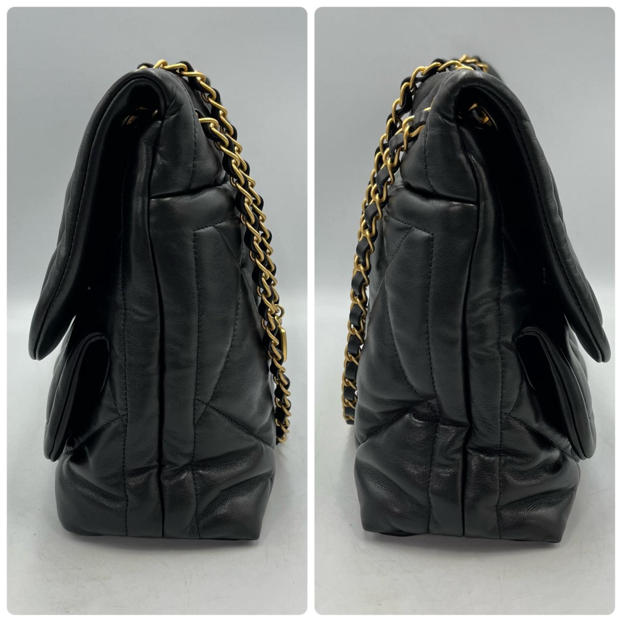 Chanel Black Leather Handbag (Pre-Owned)