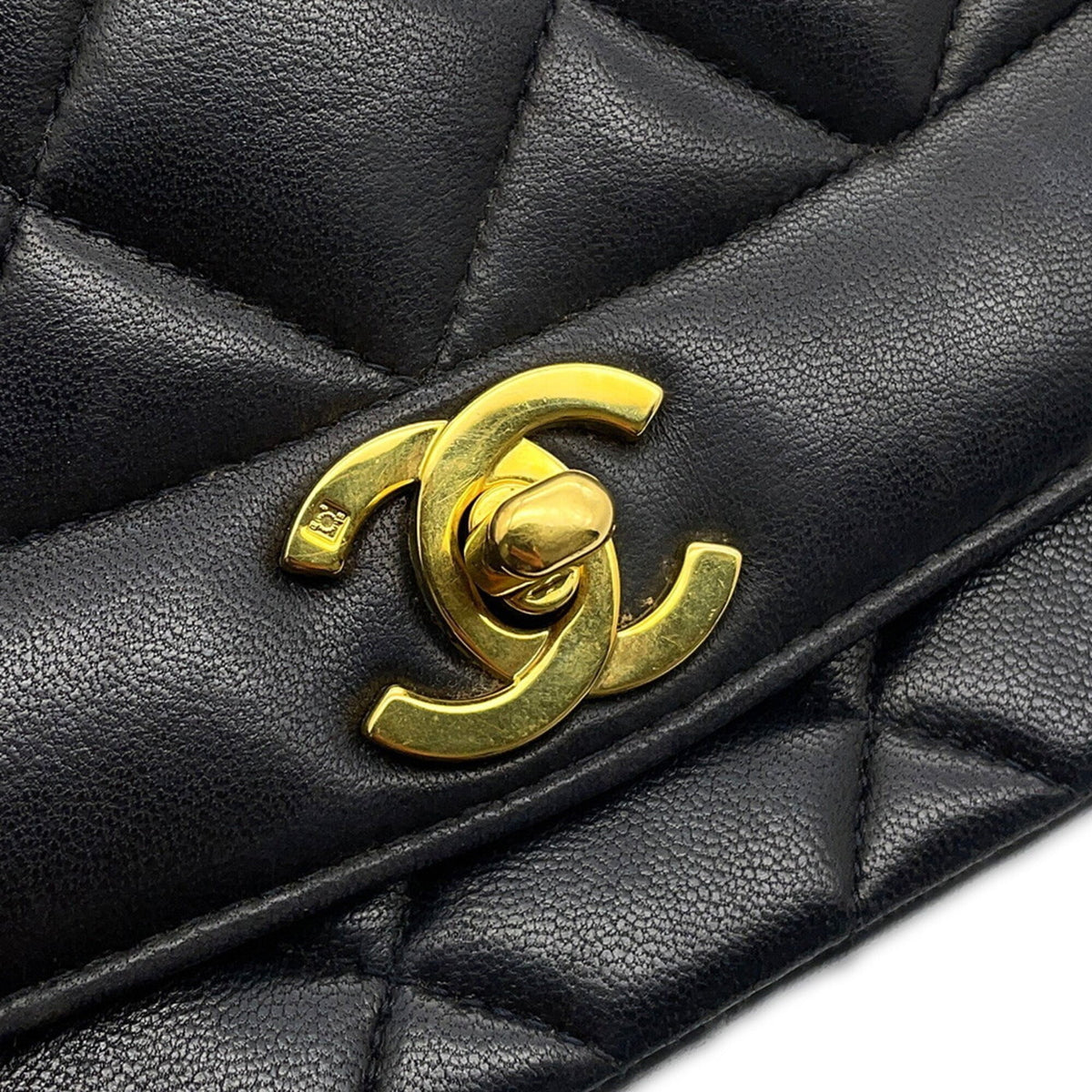 Chanel Matelasse Black Leather Shoulder Bag (Pre-Owned)