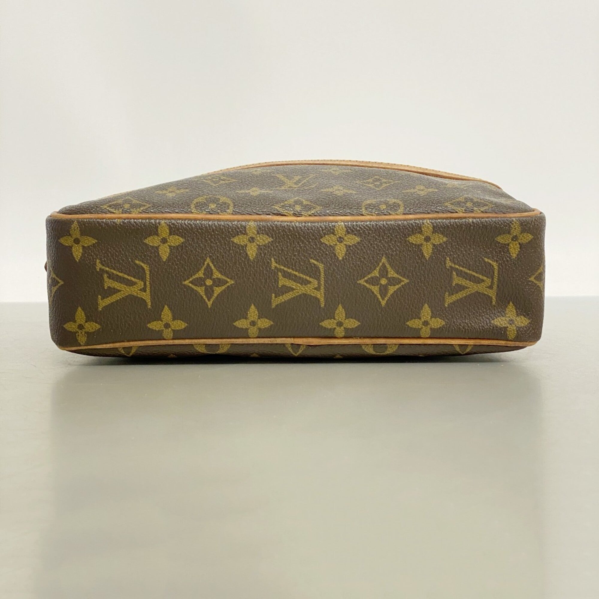Louis Vuitton Brown Clutch Bag (Pre-Owned)
