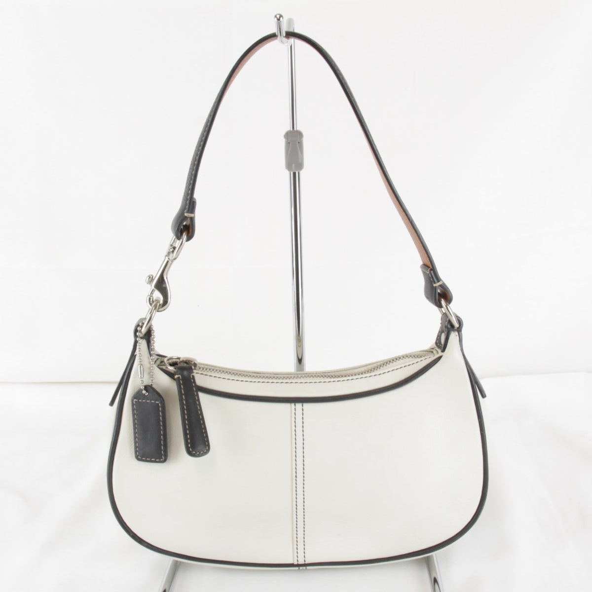 Coach White Leather Shoulder Bag (Pre-Owned)