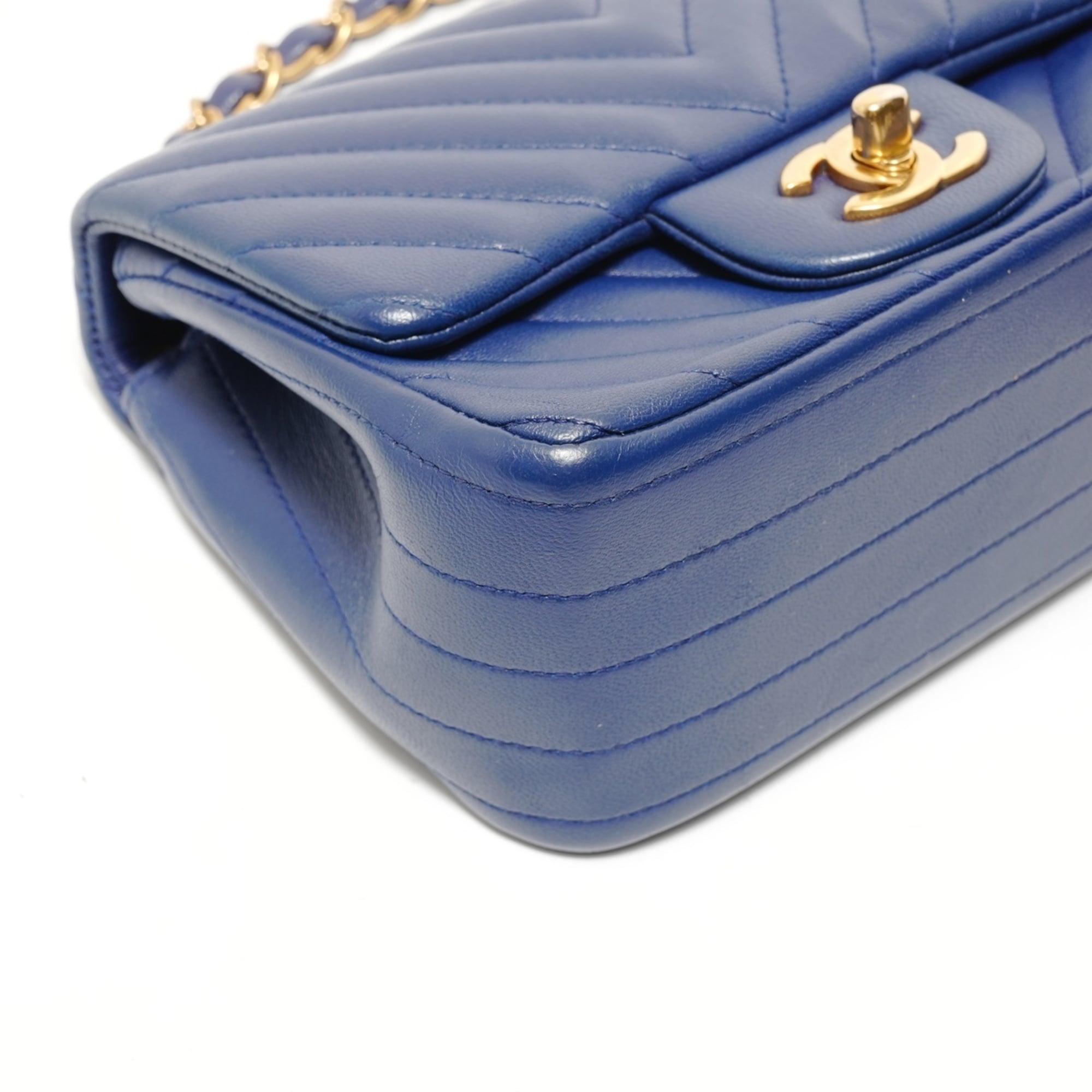 Chanel Blue Leather Shoulder Bag (Pre-Owned)
