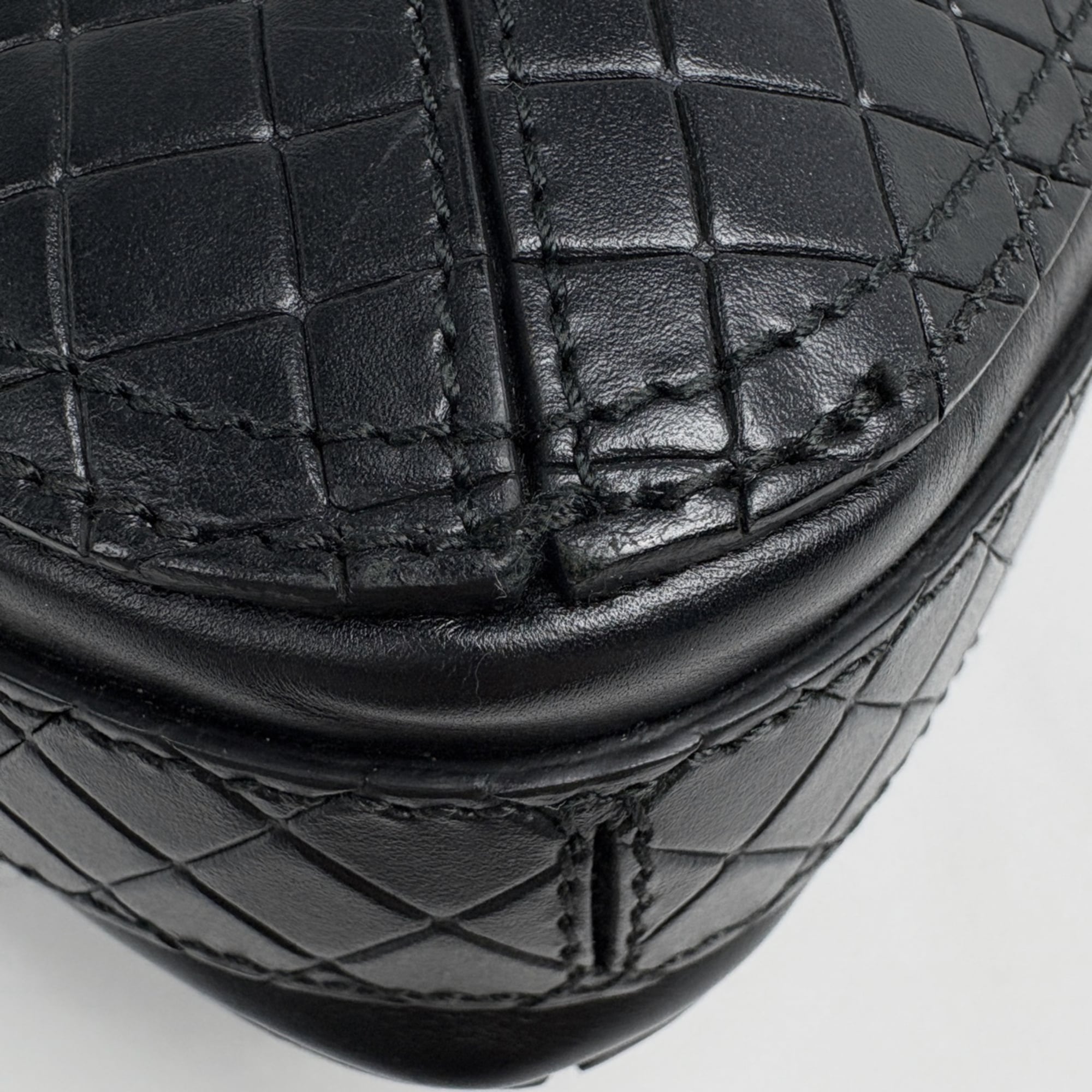 Bottega Veneta Black Leather Shoulder Bag (Pre-Owned)