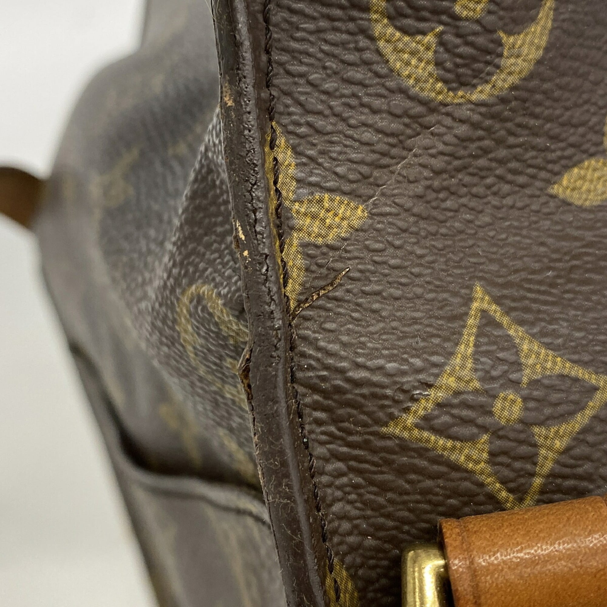 Louis Vuitton Brown Shoulder Bag (Pre-Owned)