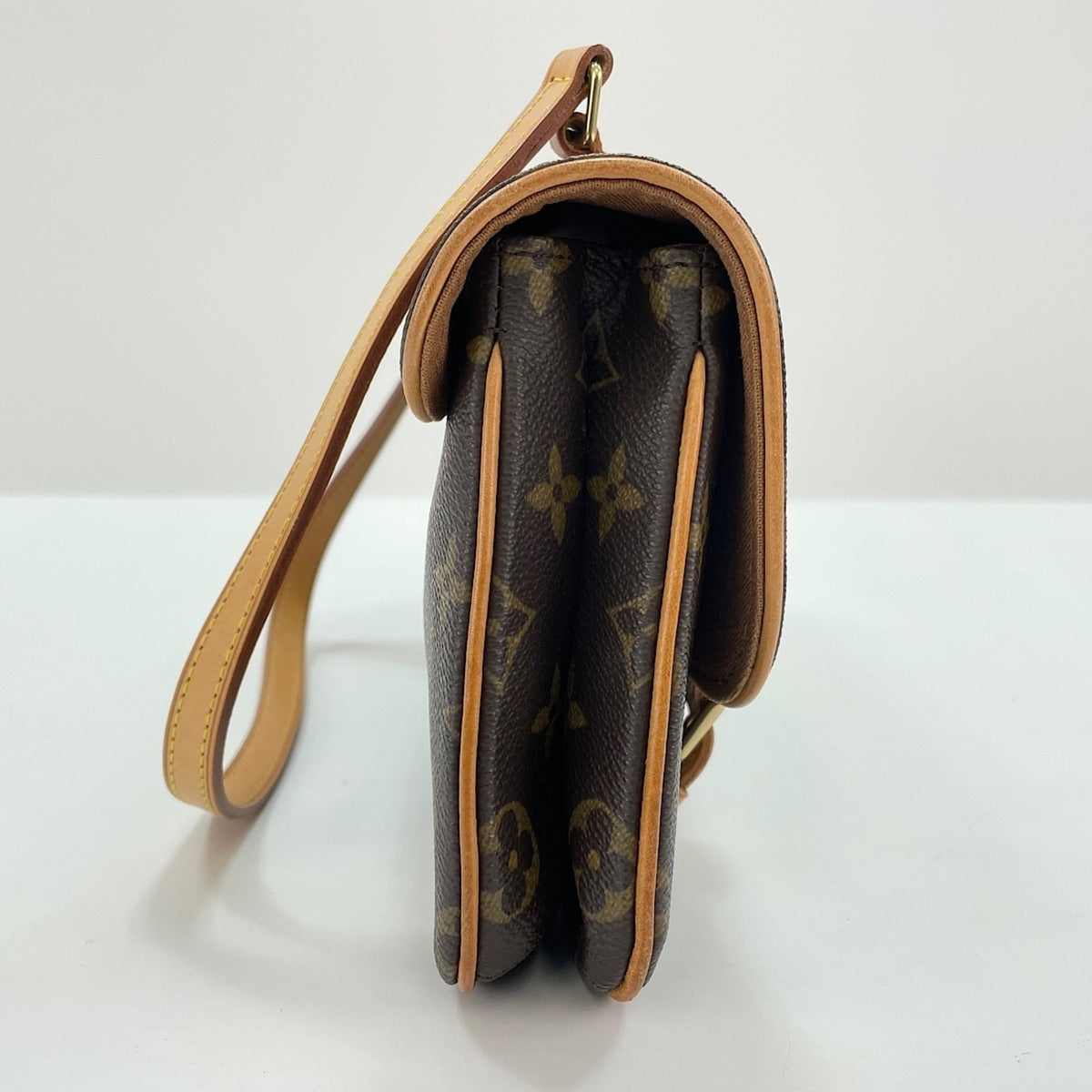Louis Vuitton Brown Shoulder Bag (Pre-Owned)