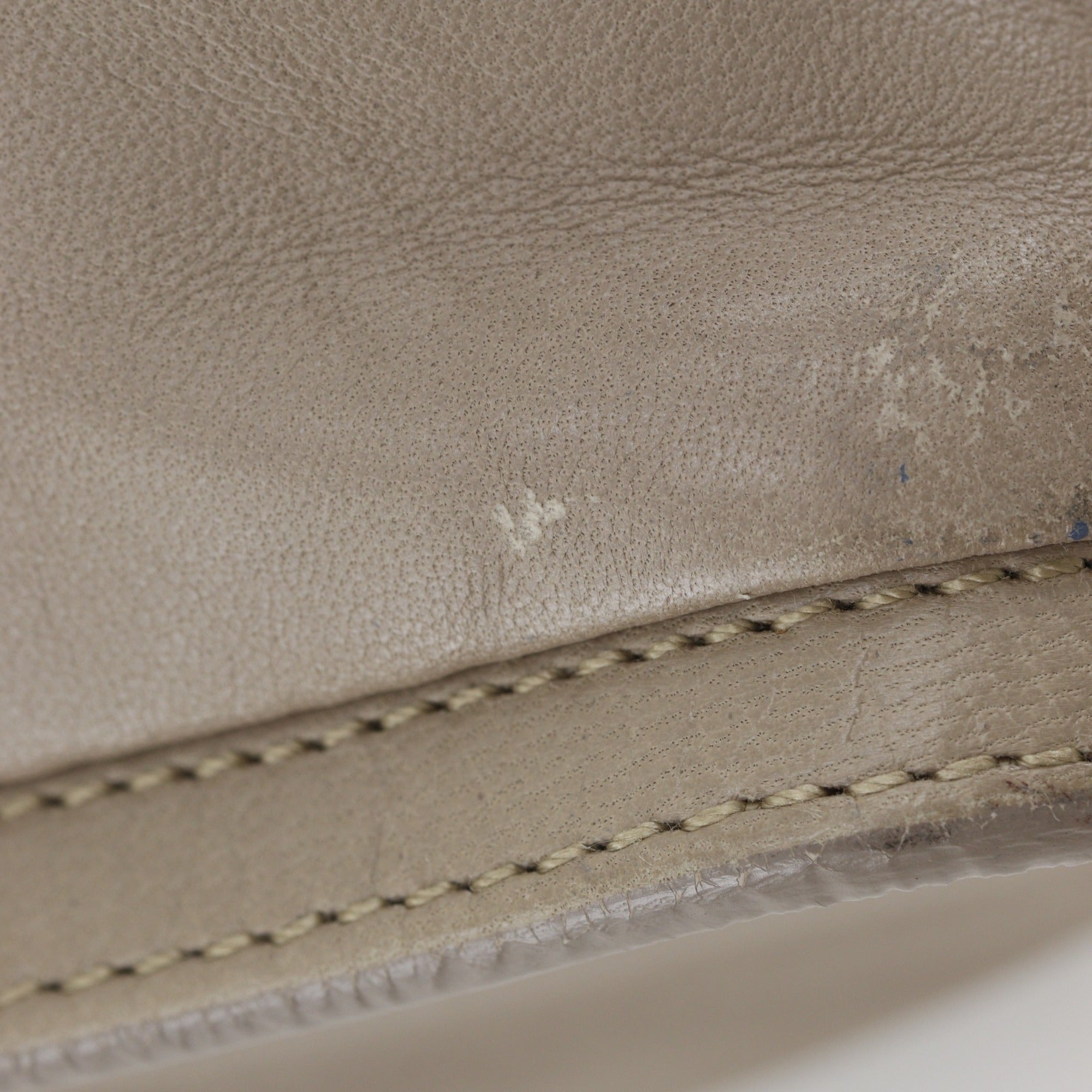 Loewe Beige Leather Shoulder Bag (Pre-Owned)