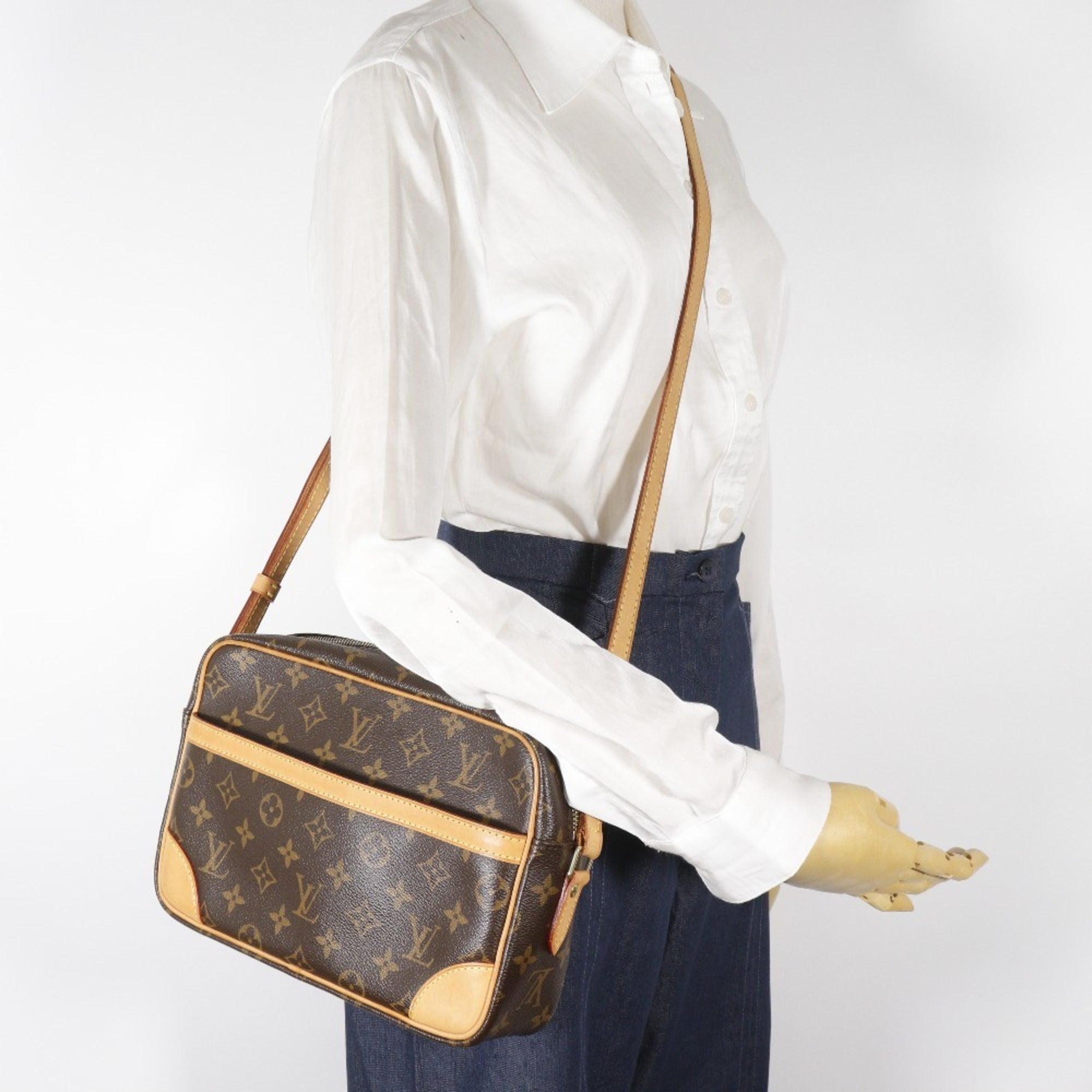 Louis Vuitton Monogram Brown Monogram Shoulder Bag (Pre-Owned)