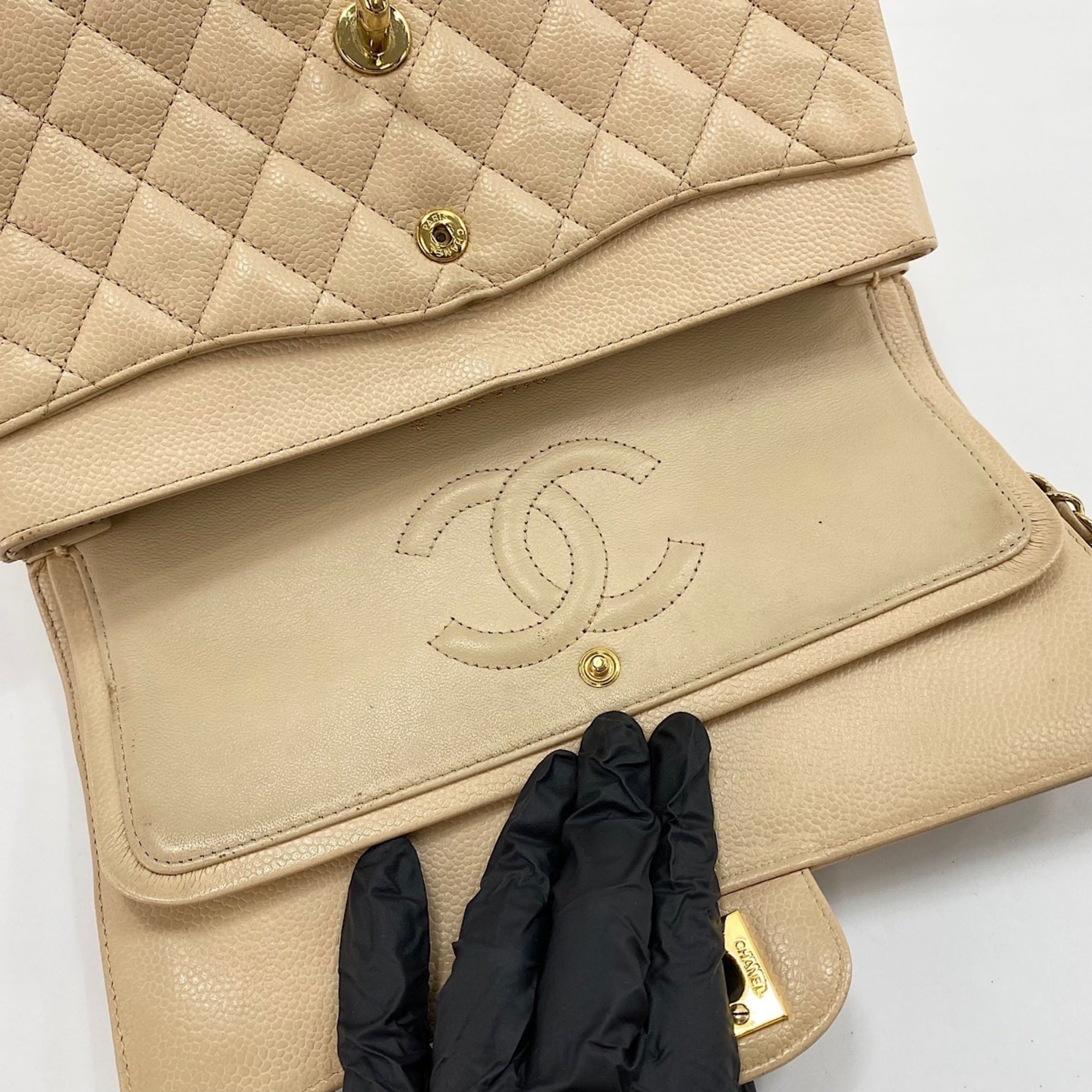 Chanel Matelasse Beige Shoulder Bag (Pre-Owned)