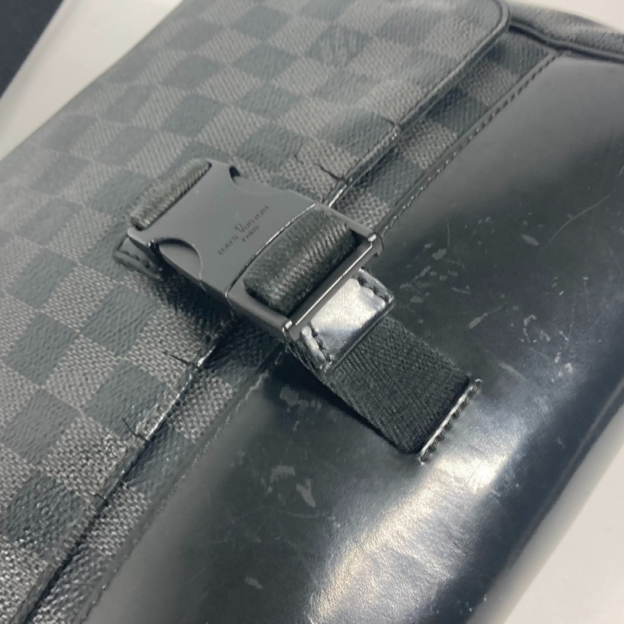 Louis Vuitton Black Damier Graphite Messenger Bag Shoulder Bag (Pre-Owned)