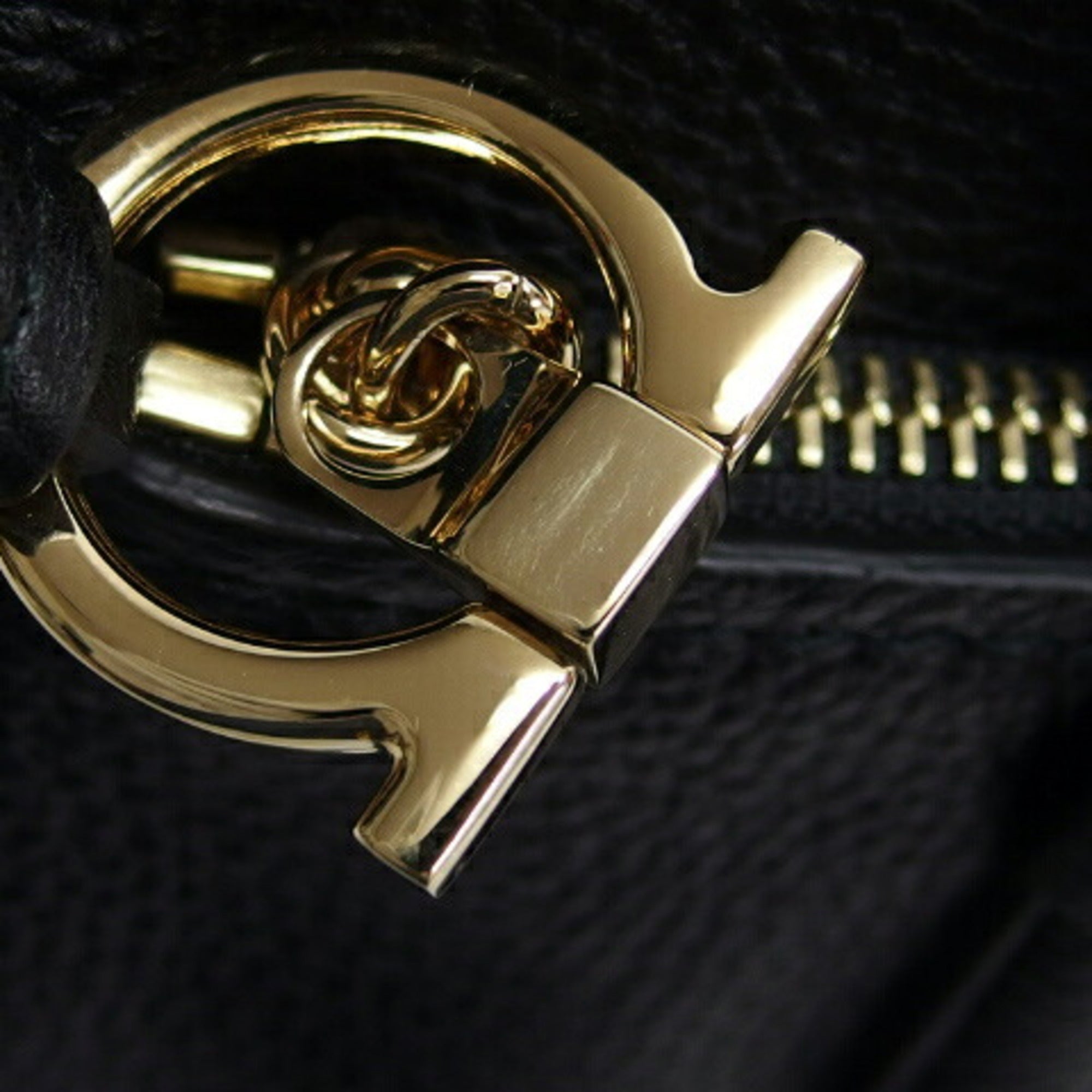 Salvatore Ferragamo Gancini Black Leather Shoulder Bag Tote Bag (Pre-Owned)