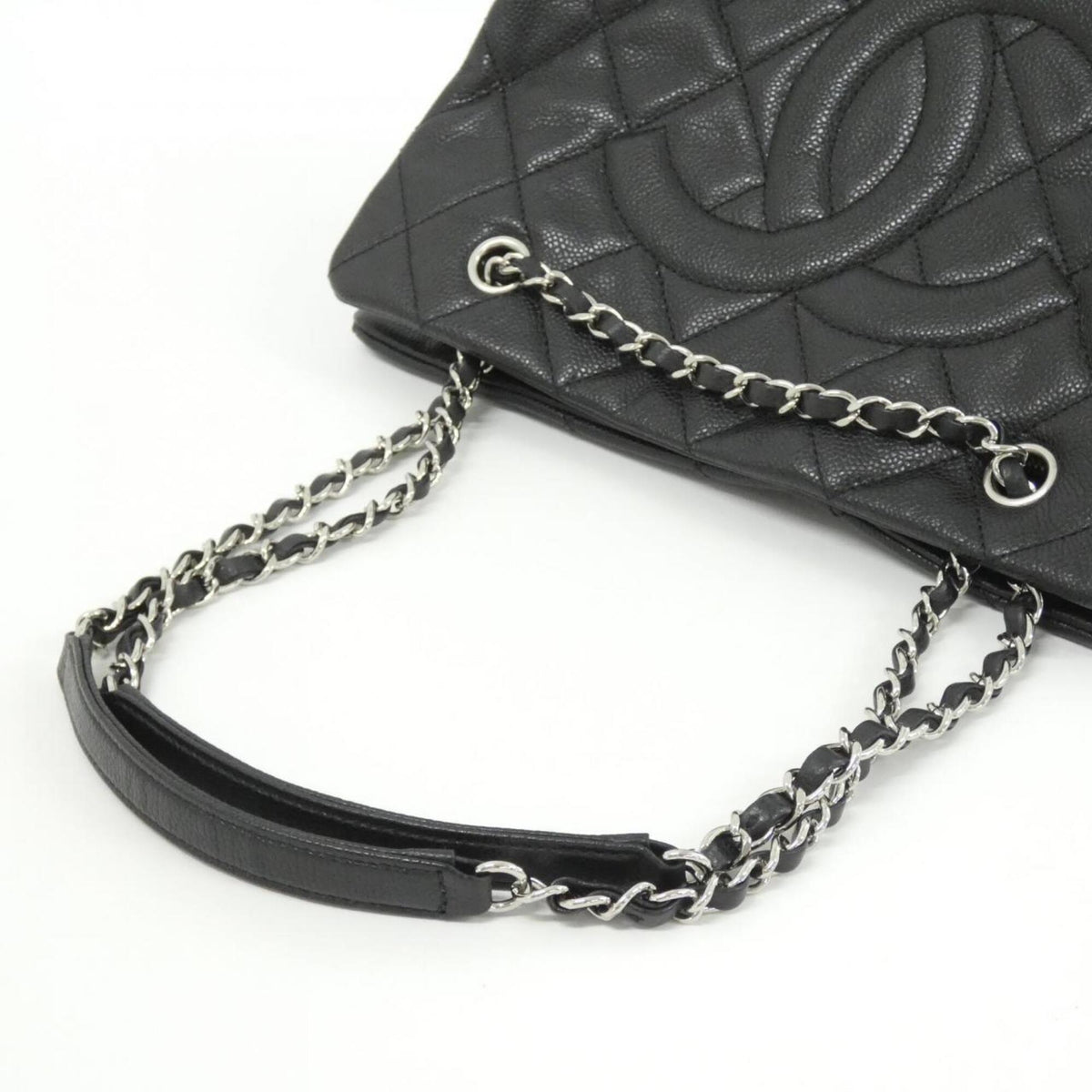 Chanel Black Grained Calfskin Shoulder Bag (Pre-Owned)