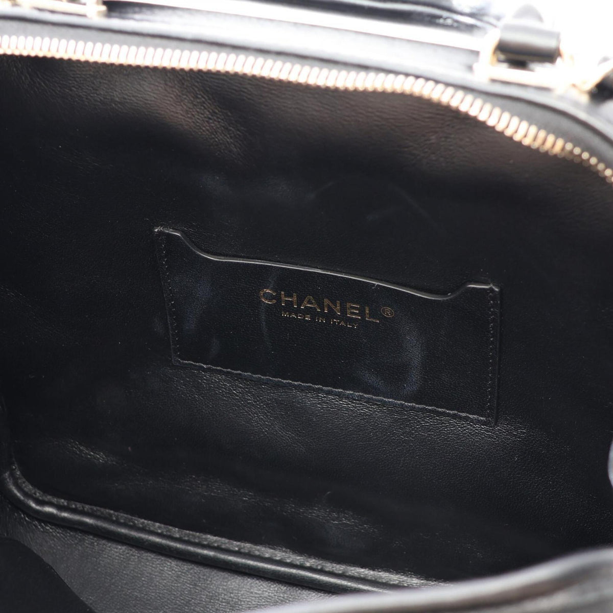 Chanel Black Leather Handbag Shoulder Bag (Pre-Owned)