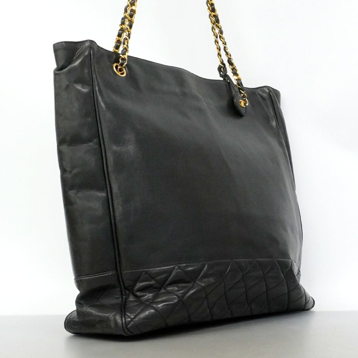 Chanel Black Leather Tote Bag (Pre-Owned)