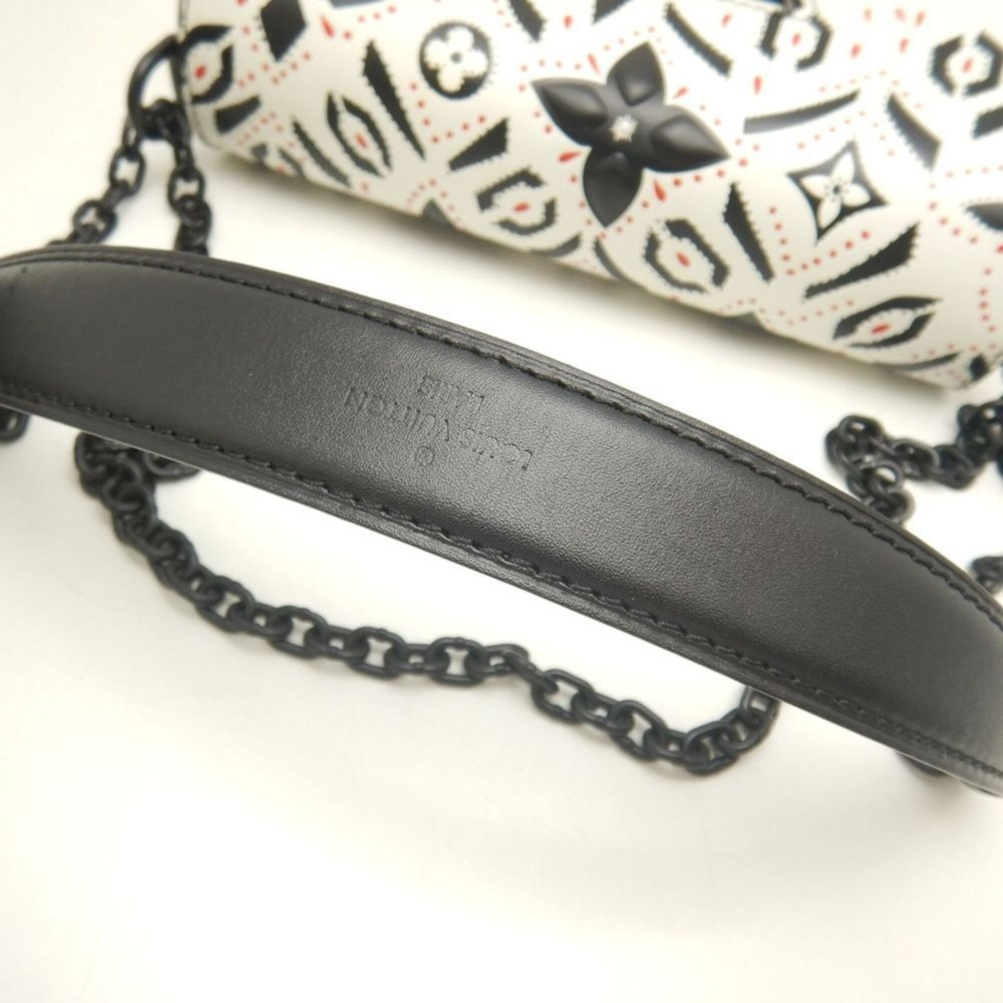 Louis Vuitton Black White Leather Shoulder Bag (Pre-Owned)