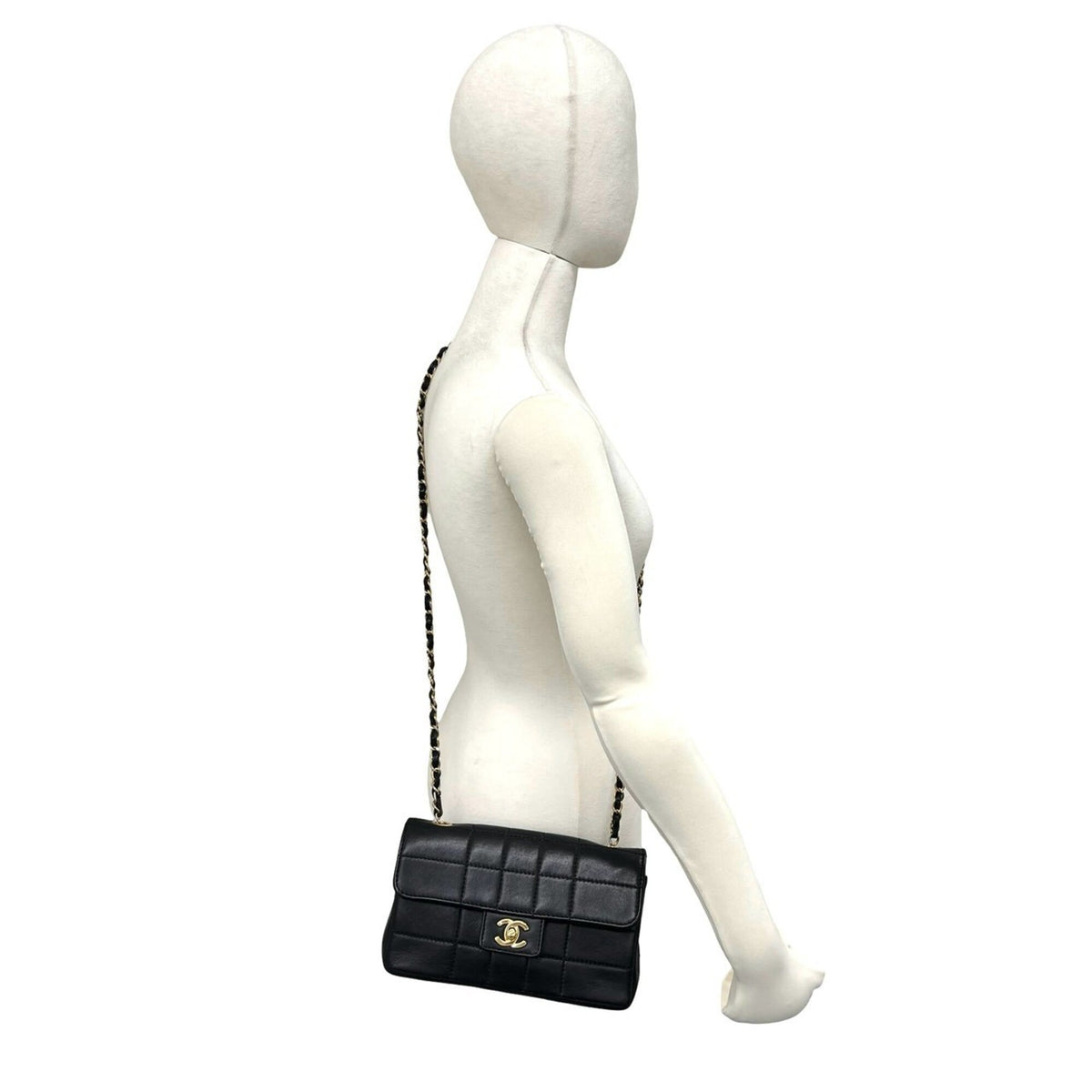 Chanel Black Leather Pochette Shoulder Bag (Pre-Owned)