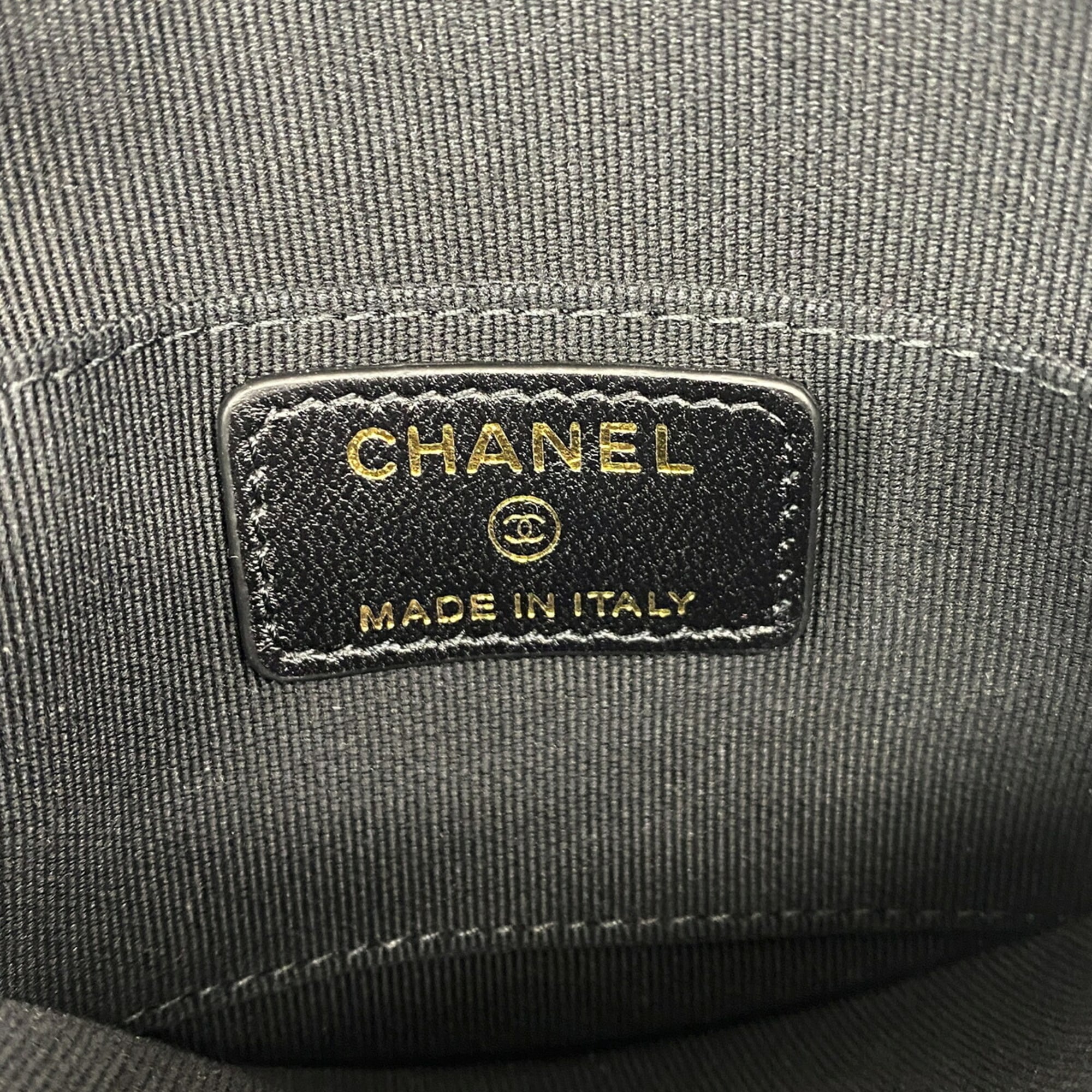 Chanel Black Leather Shoulder Bag (Pre-Owned)