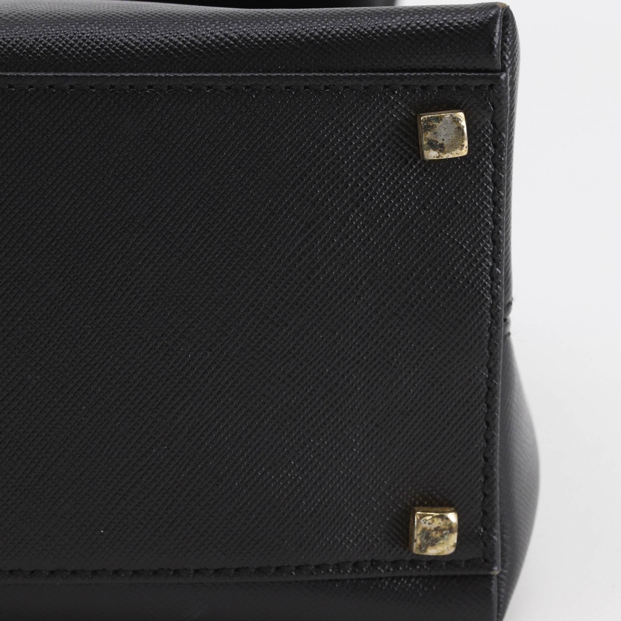 Salvatore Ferragamo Black Leather Handbag (Pre-Owned)
