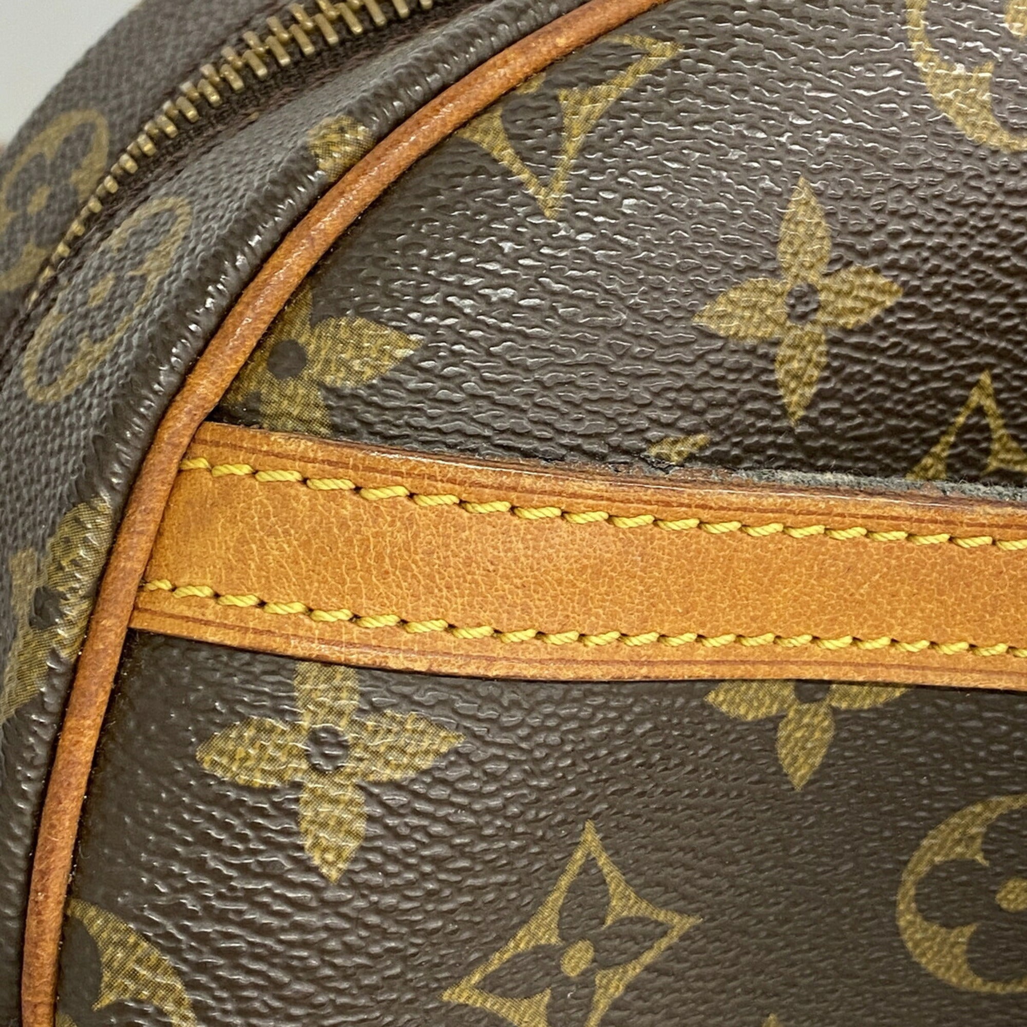Louis Vuitton Brown Shoulder Bag (Pre-Owned)