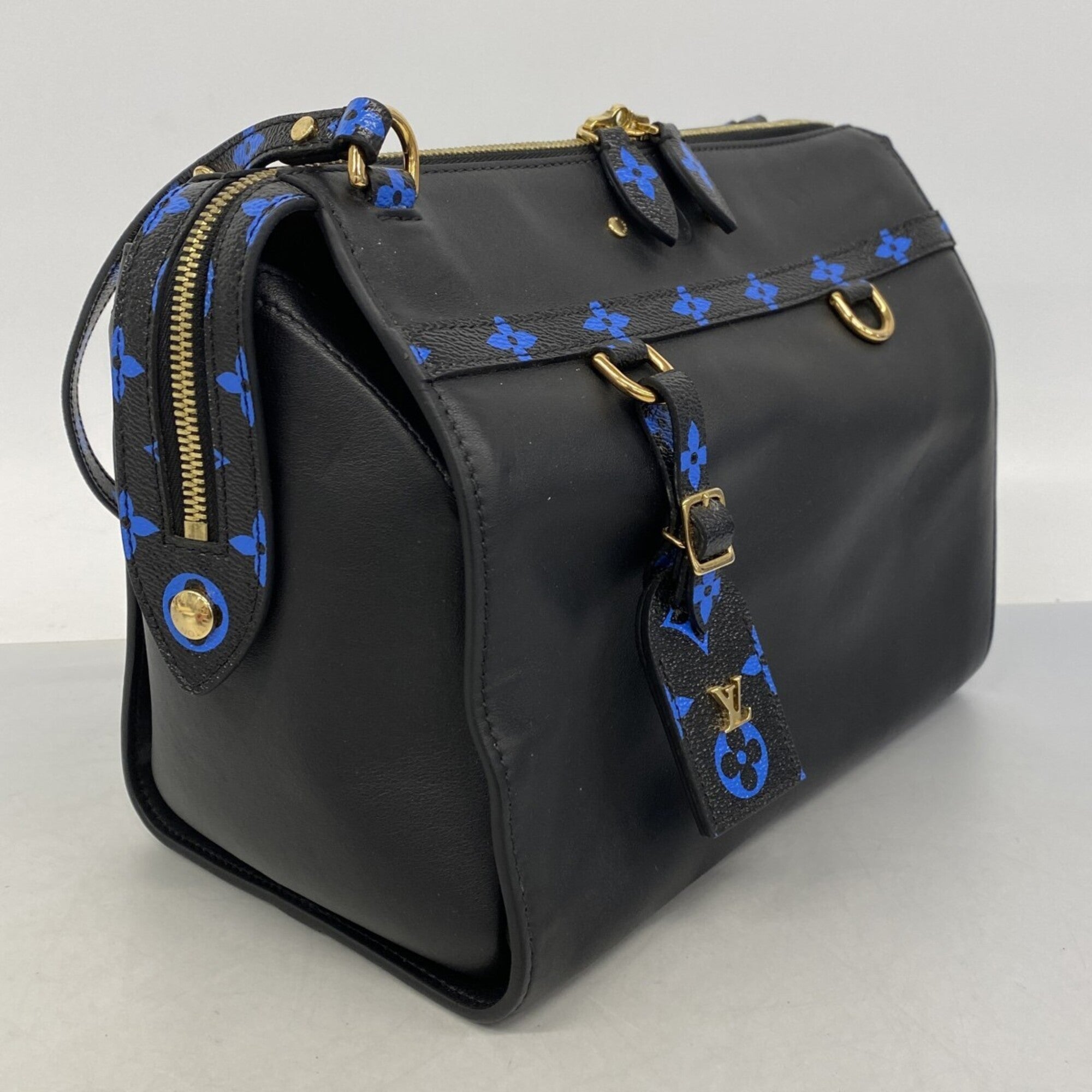 Louis Vuitton Noir Shoulder Bag (Pre-Owned)