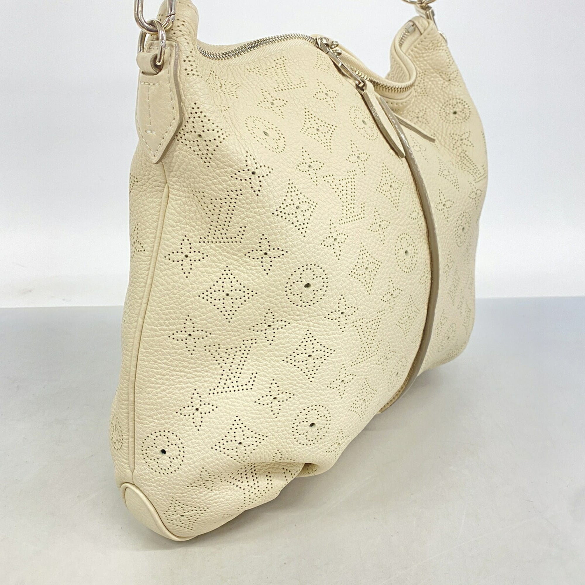 Louis Vuitton Blanc Handbag (Pre-Owned)