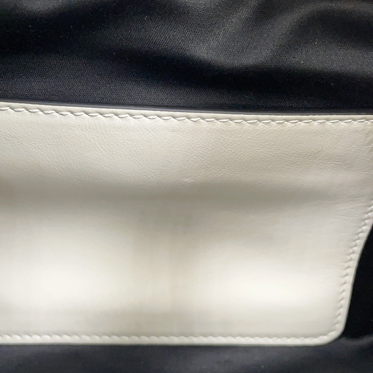 Miu Miu White Leather Handbag (Pre-Owned)