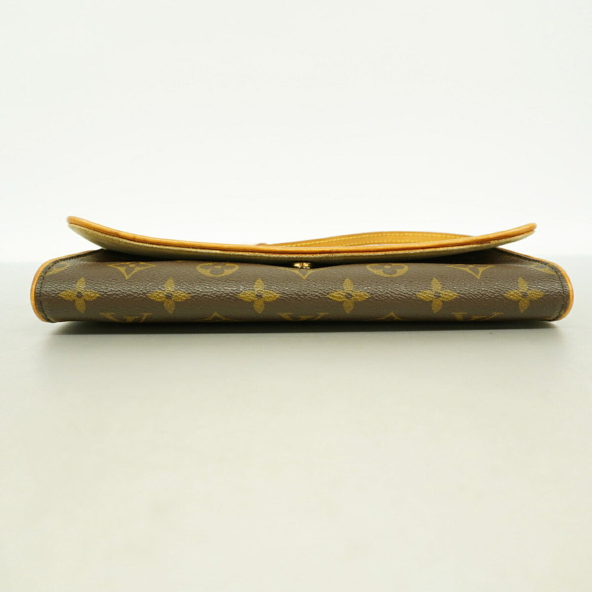 Louis Vuitton Brown Shoulder Bag (Pre-Owned)