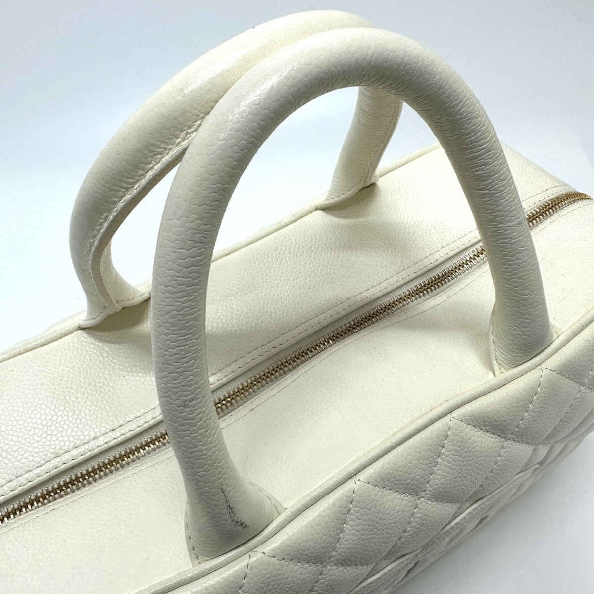 Chanel White Leather Handbag (Pre-Owned)