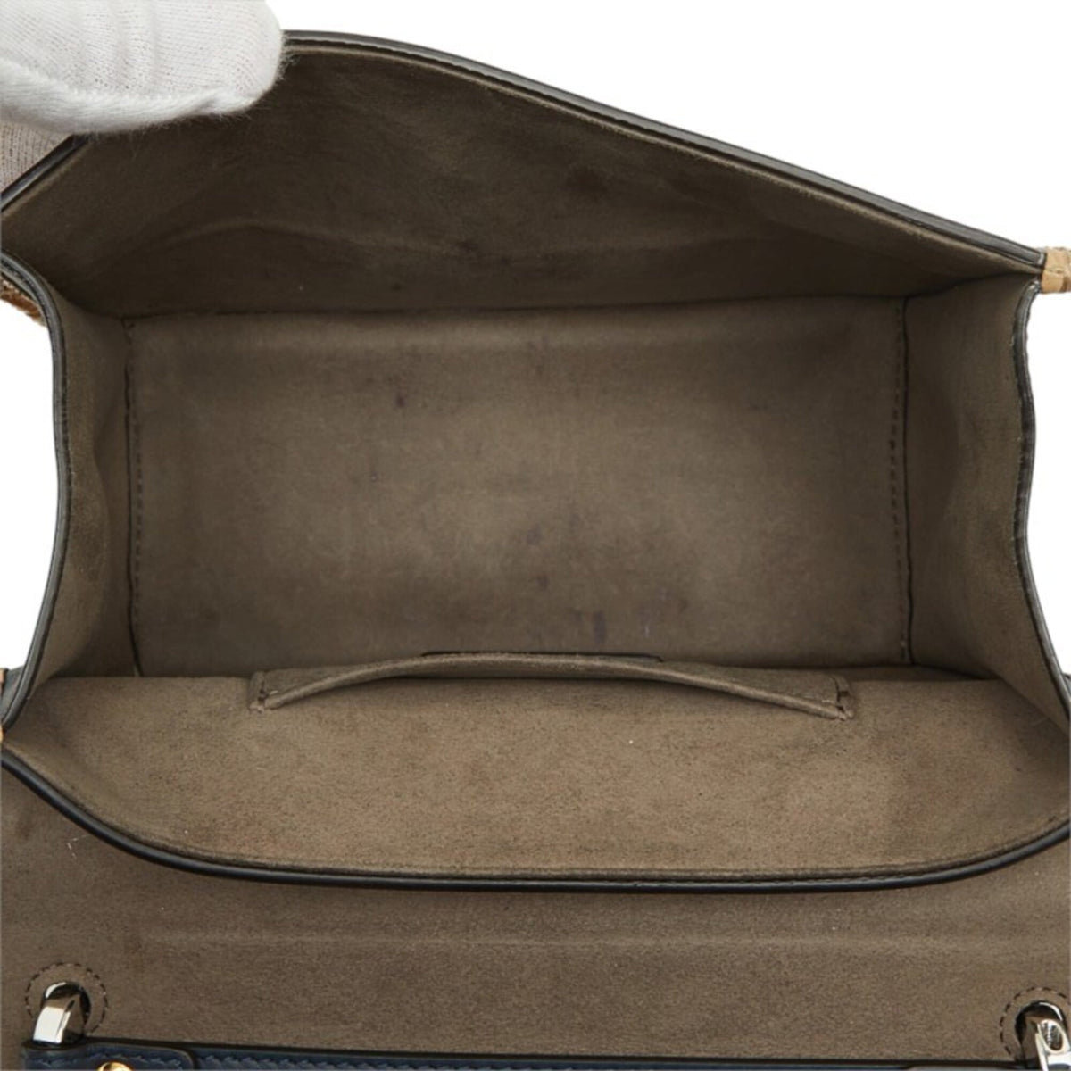 Fendi Beige Navy Leather Shoulder Bag (Pre-Owned)