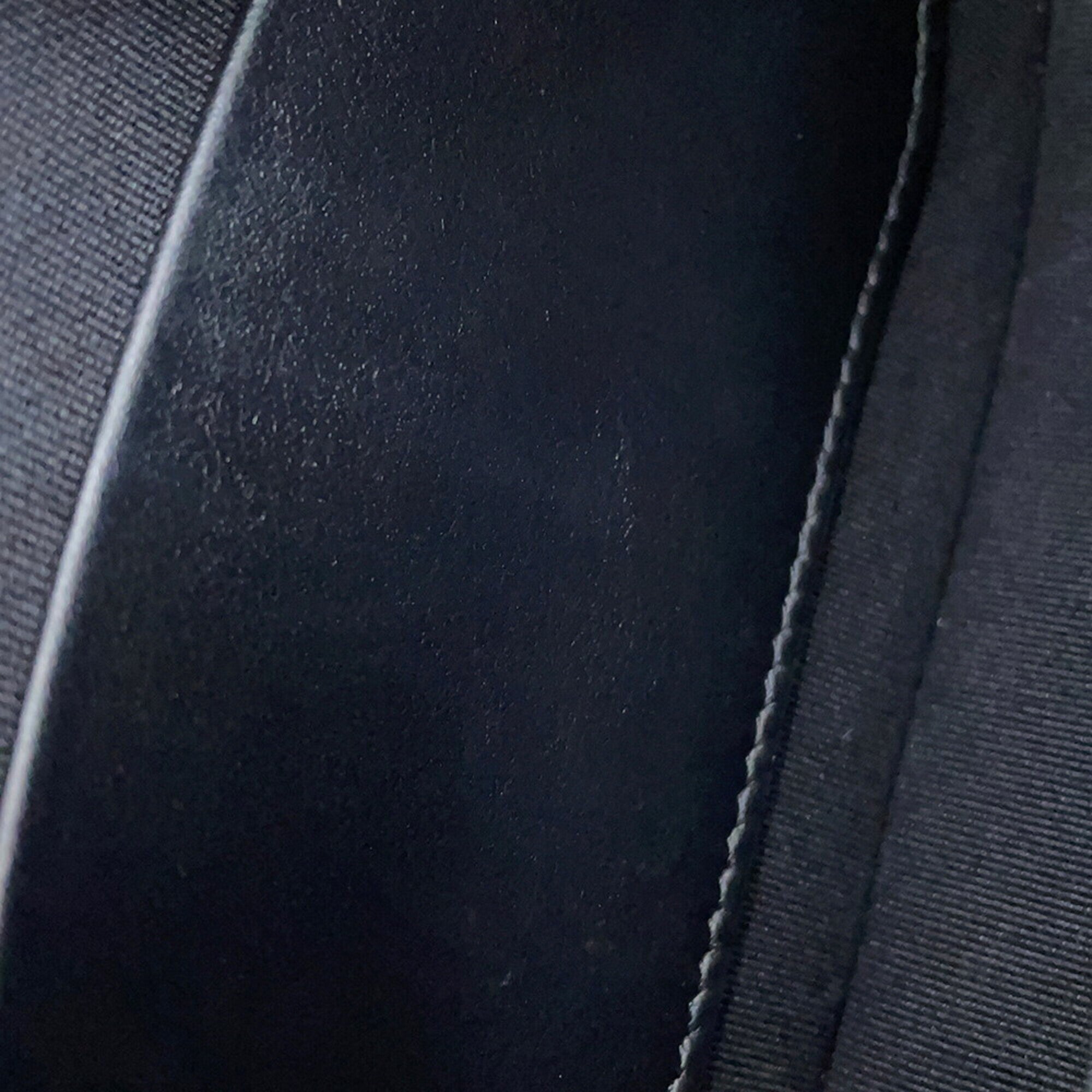 Chanel Black Leather Shoulder Bag (Pre-Owned)